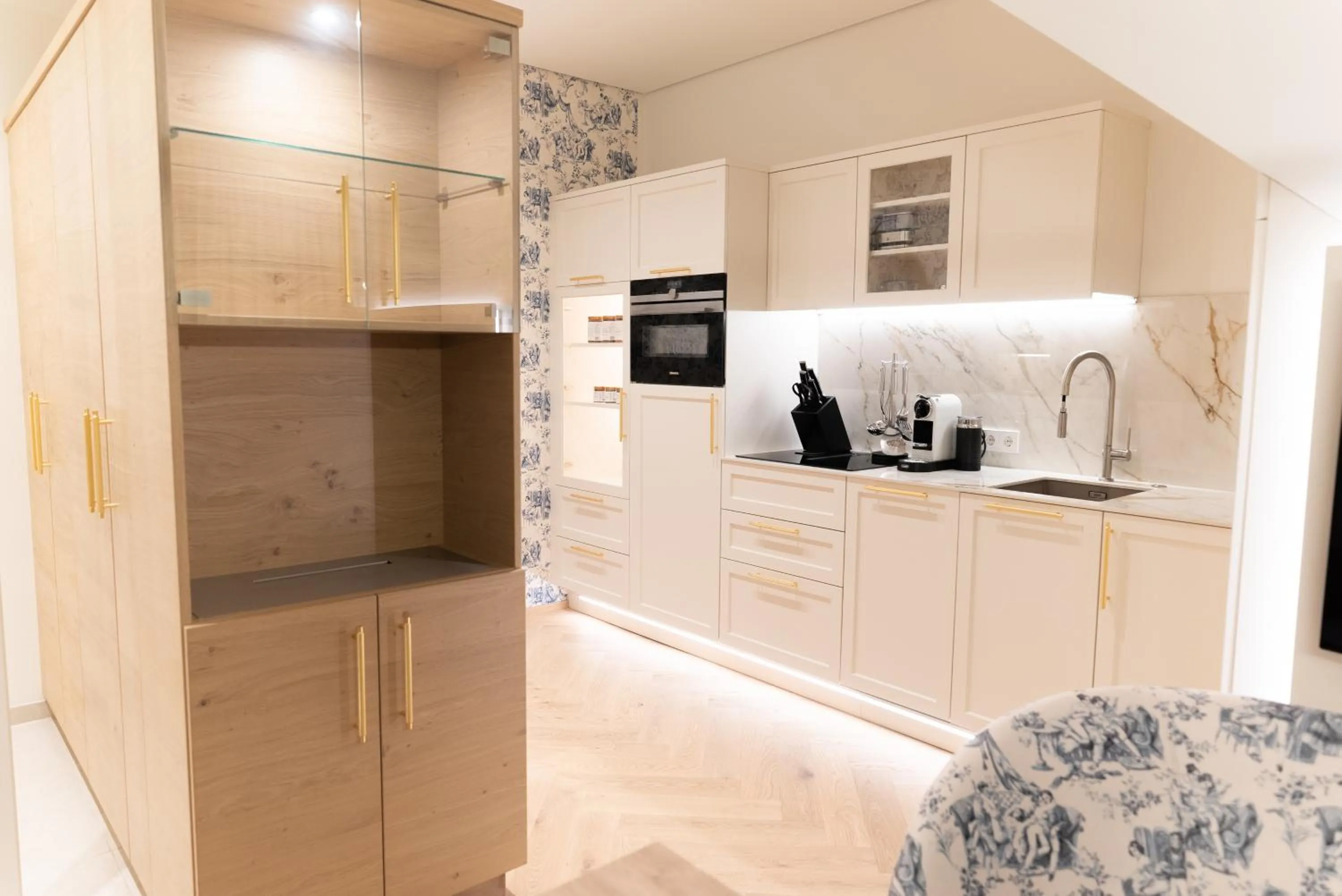 Kitchen or kitchenette in SCHLOSSRESIDENZ - Boutique Apartments & Hotel Suiten