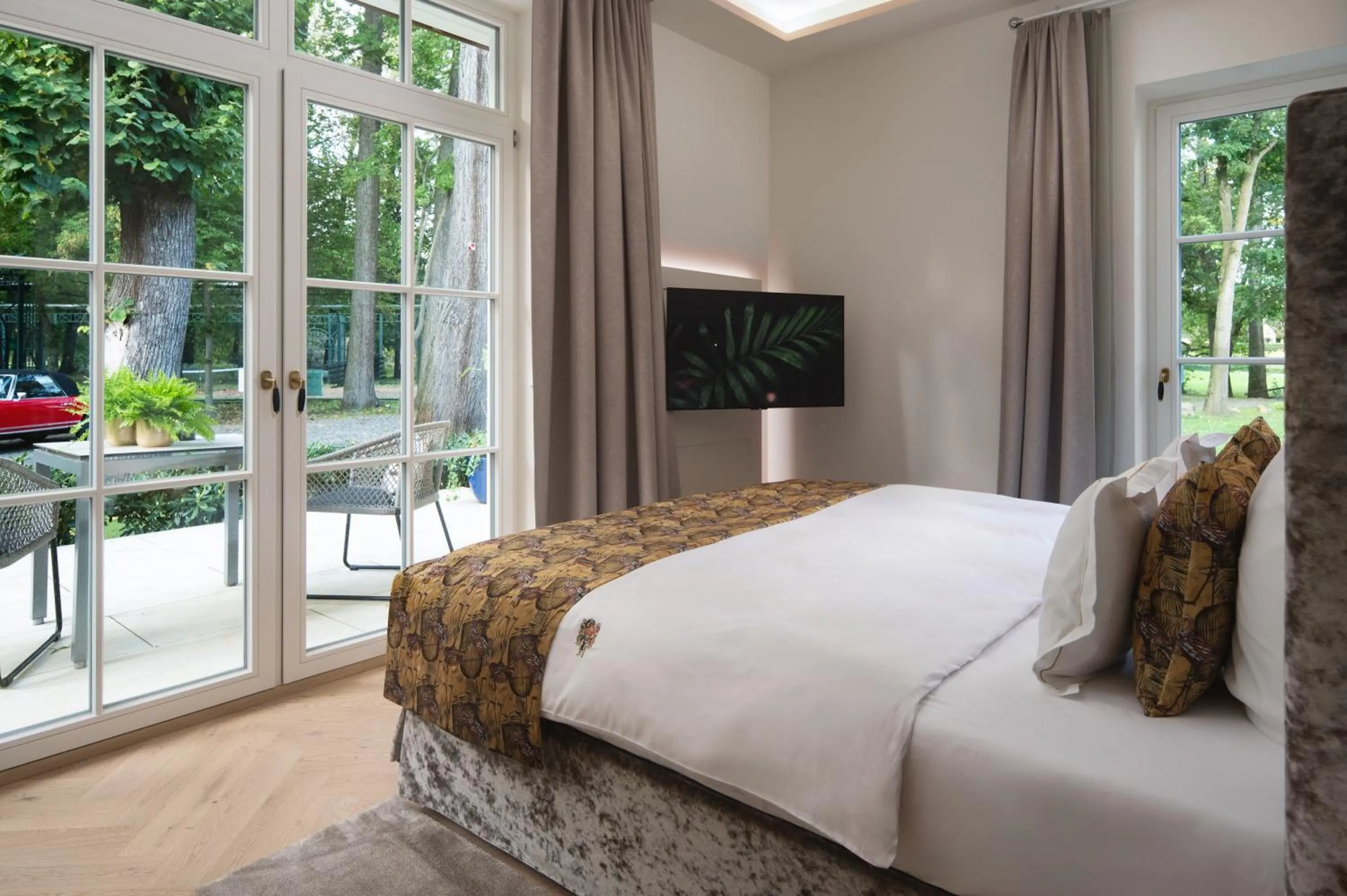 Photo of the whole room, Bed in SCHLOSSRESIDENZ - Boutique Apartments & Hotel Suiten