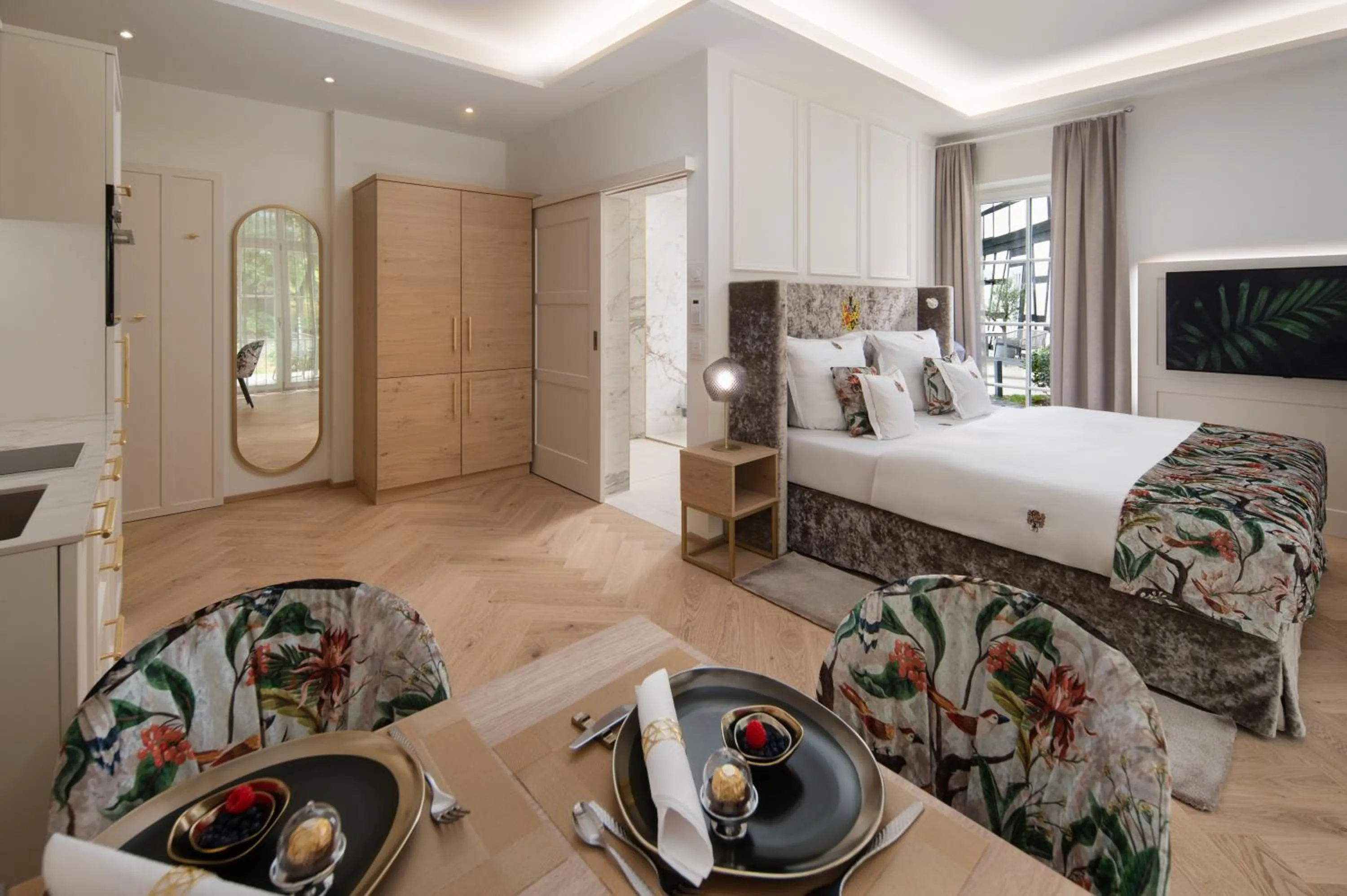 Photo of the whole room, Bed in SCHLOSSRESIDENZ - Boutique Apartments & Hotel Suiten