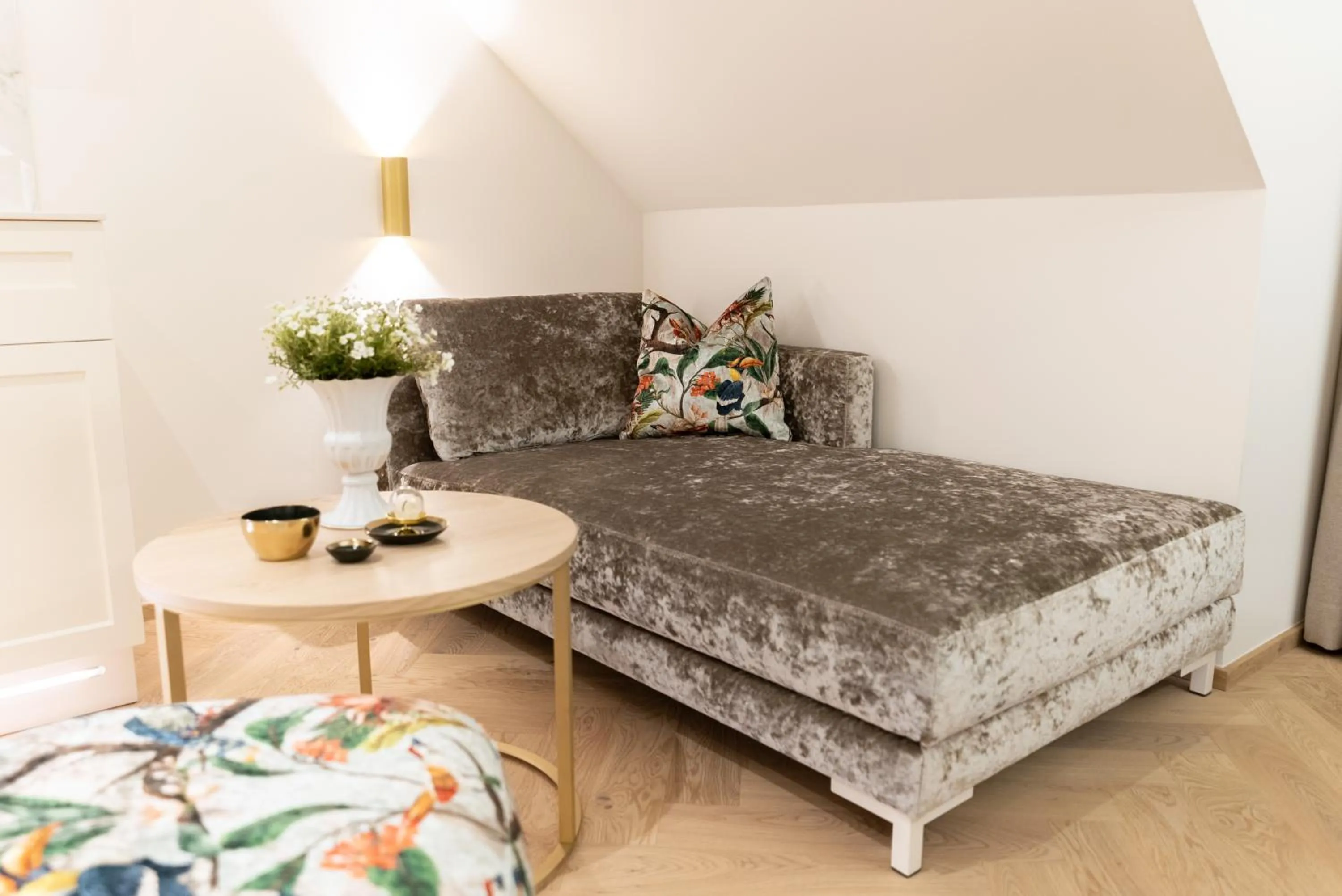 Living room, Bed in SCHLOSSRESIDENZ - Boutique Apartments & Hotel Suiten