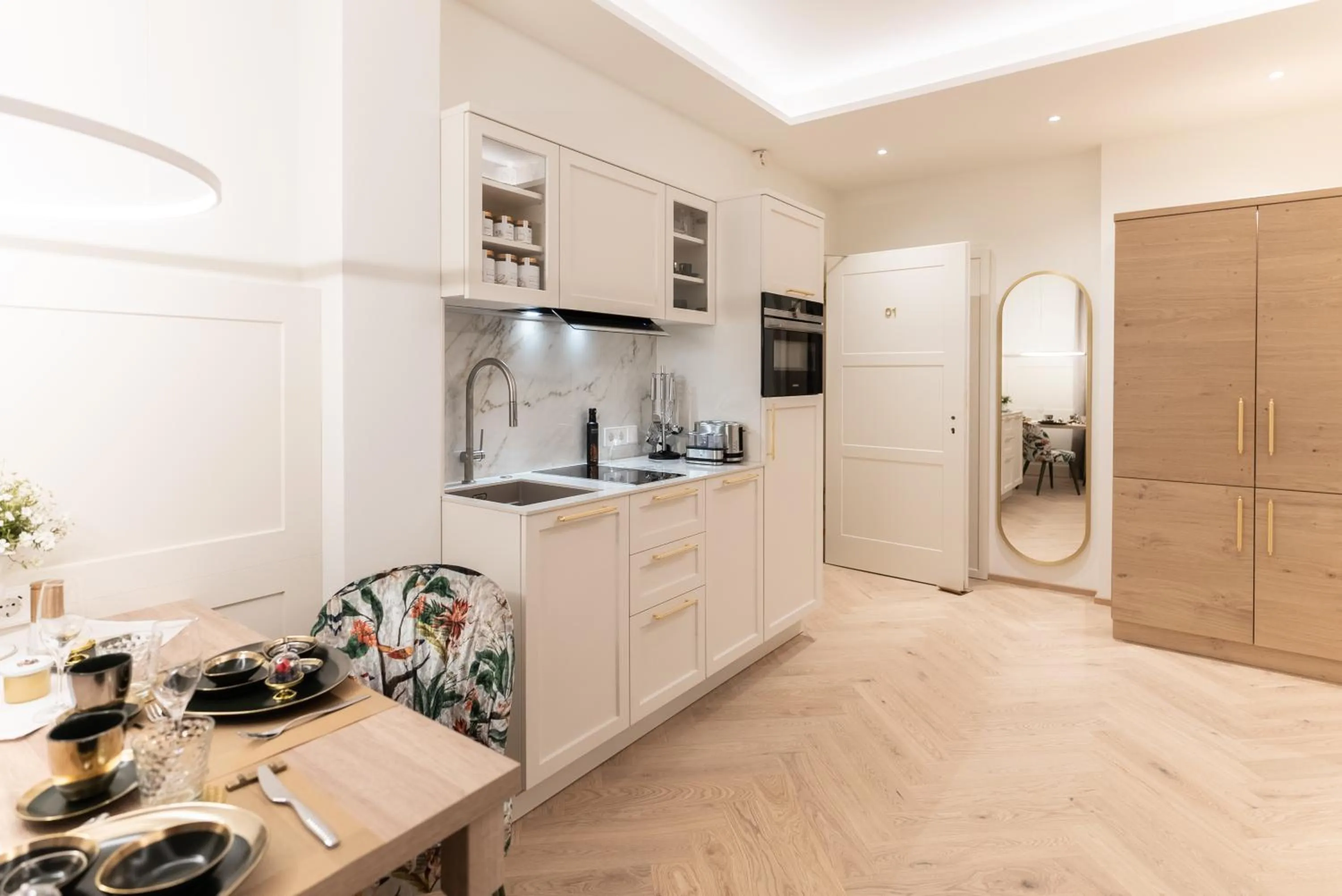 Kitchen or kitchenette in SCHLOSSRESIDENZ - Boutique Apartments & Hotel Suiten