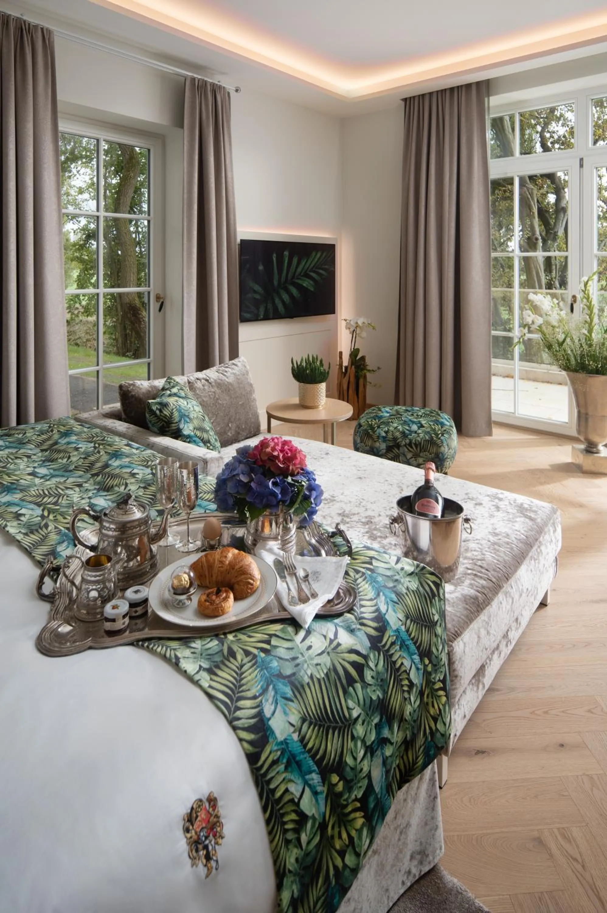 Breakfast, Bed in SCHLOSSRESIDENZ - Boutique Apartments & Hotel Suiten