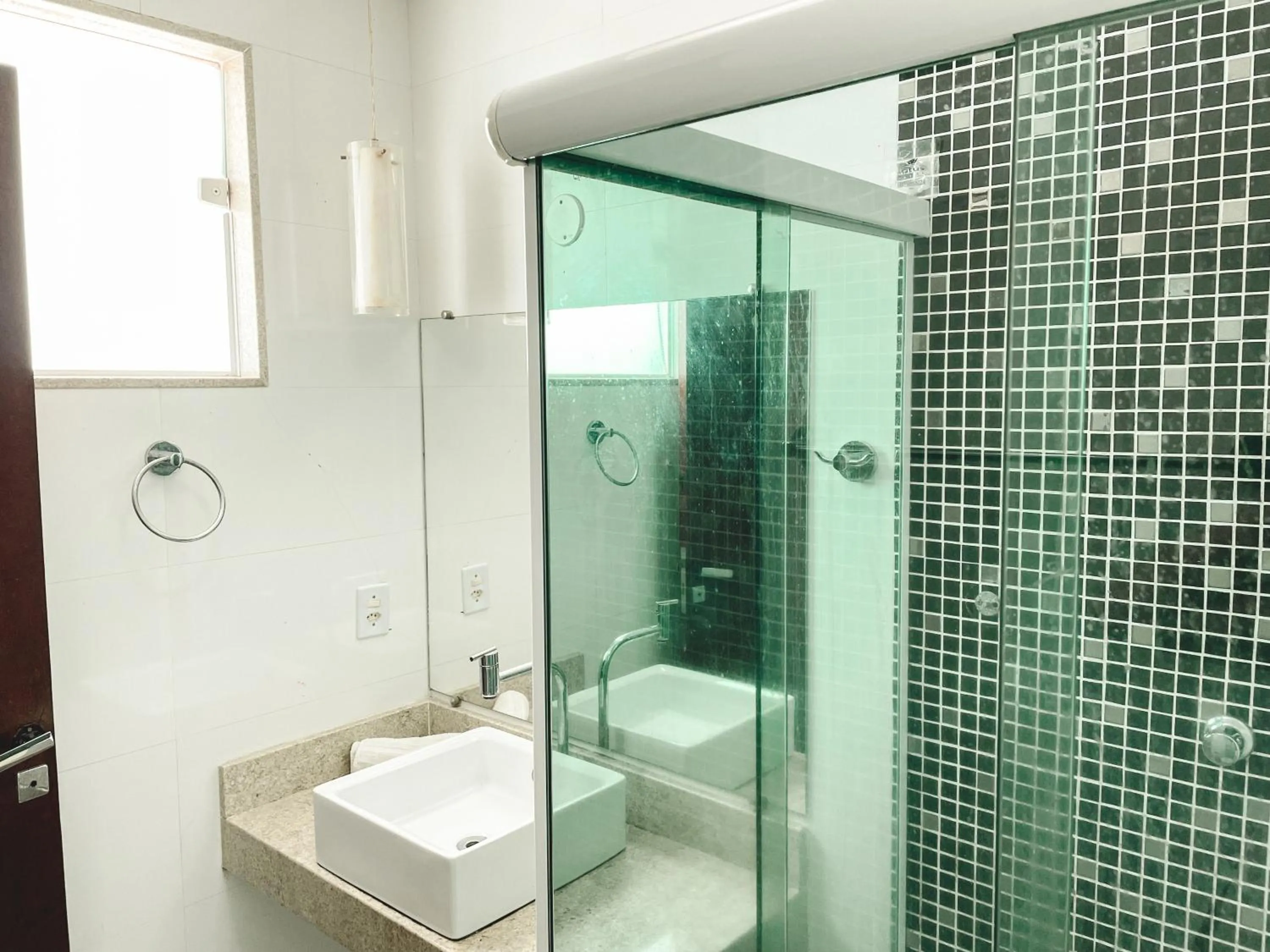 Bathroom in MDJ Suítes