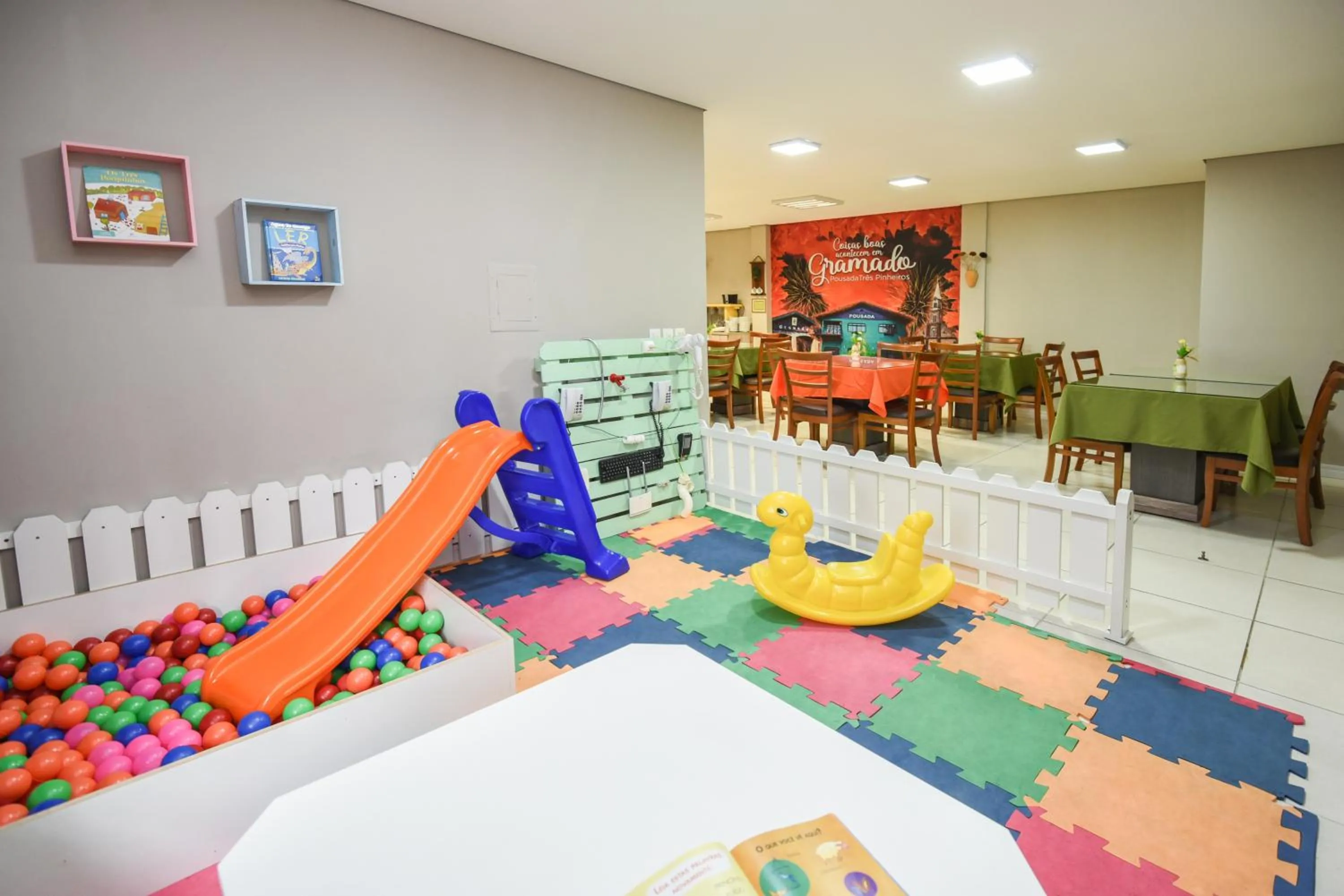 Restaurant/places to eat in Pousada Três Pinheiros