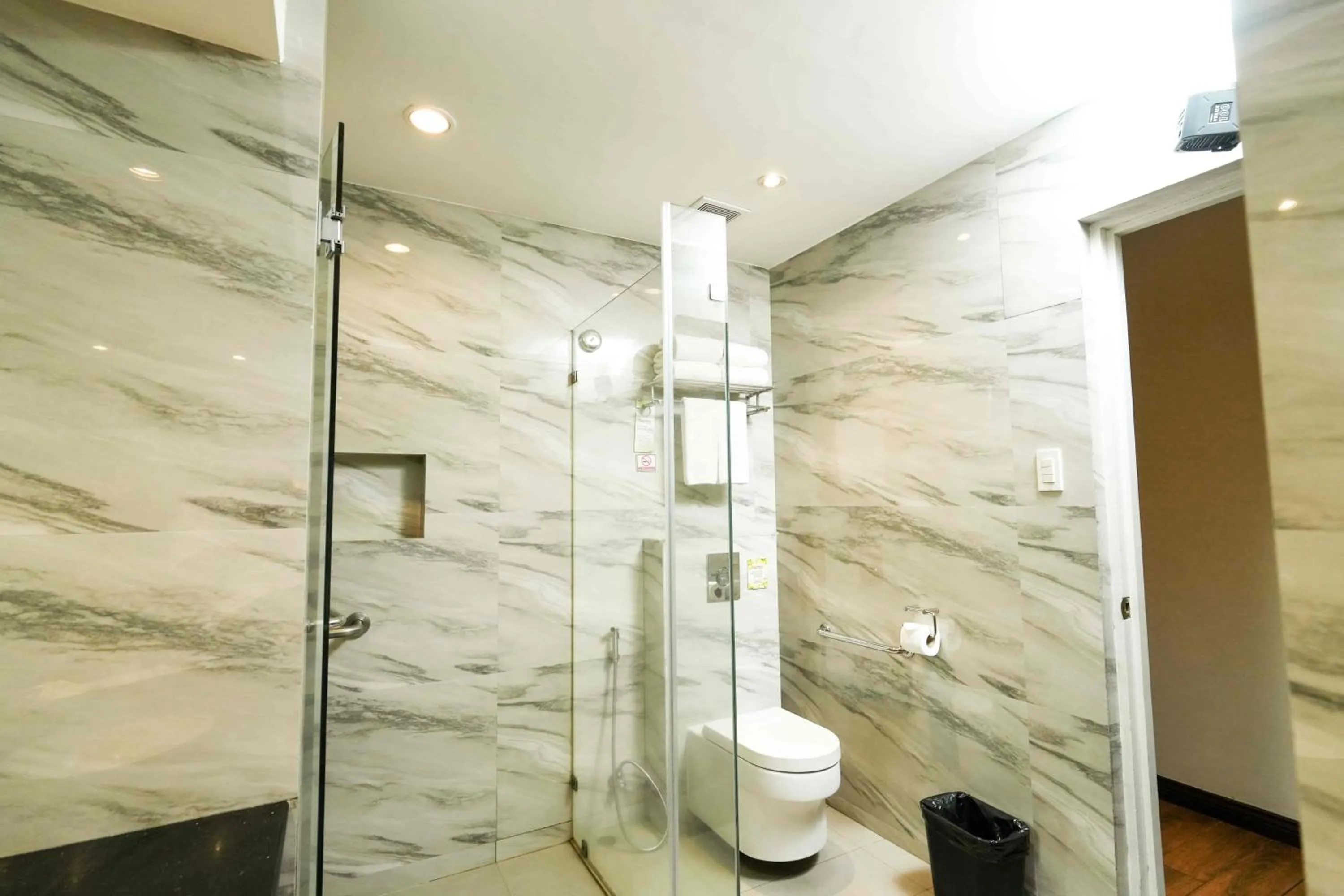 Bathroom in Court Meridian Hotel & Suites