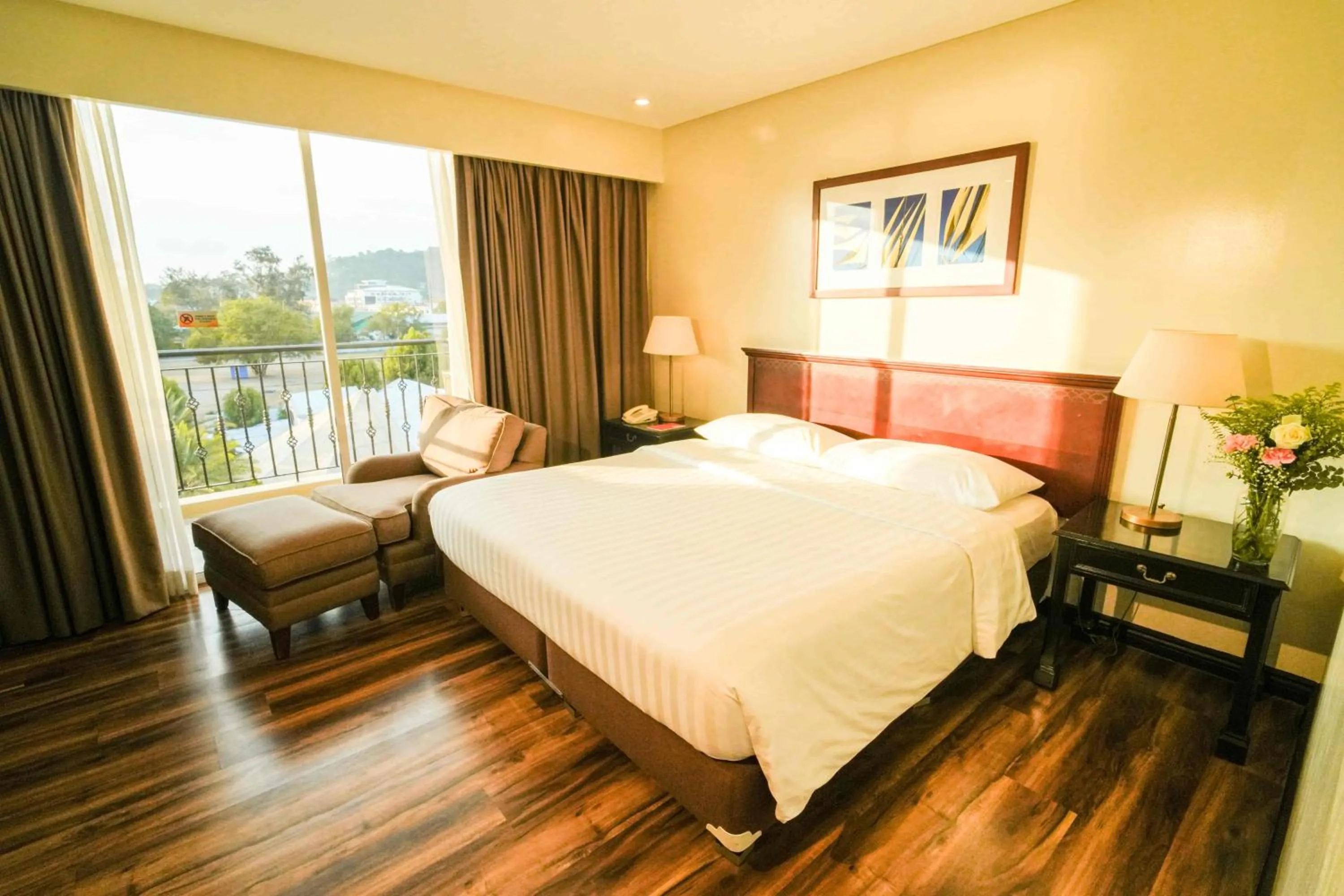 Bed in Court Meridian Hotel & Suites