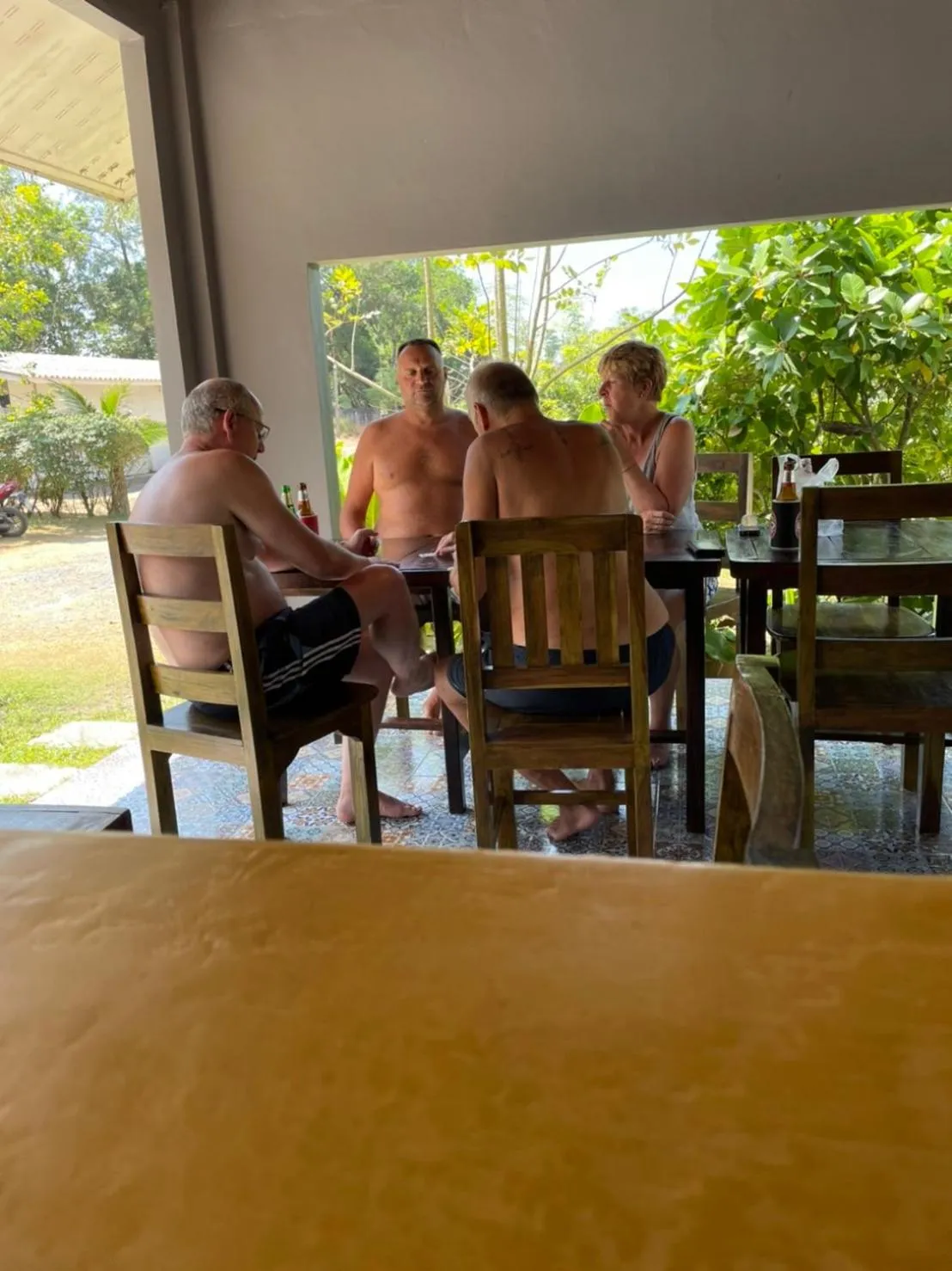 Restaurant/places to eat in Suksompong Resort