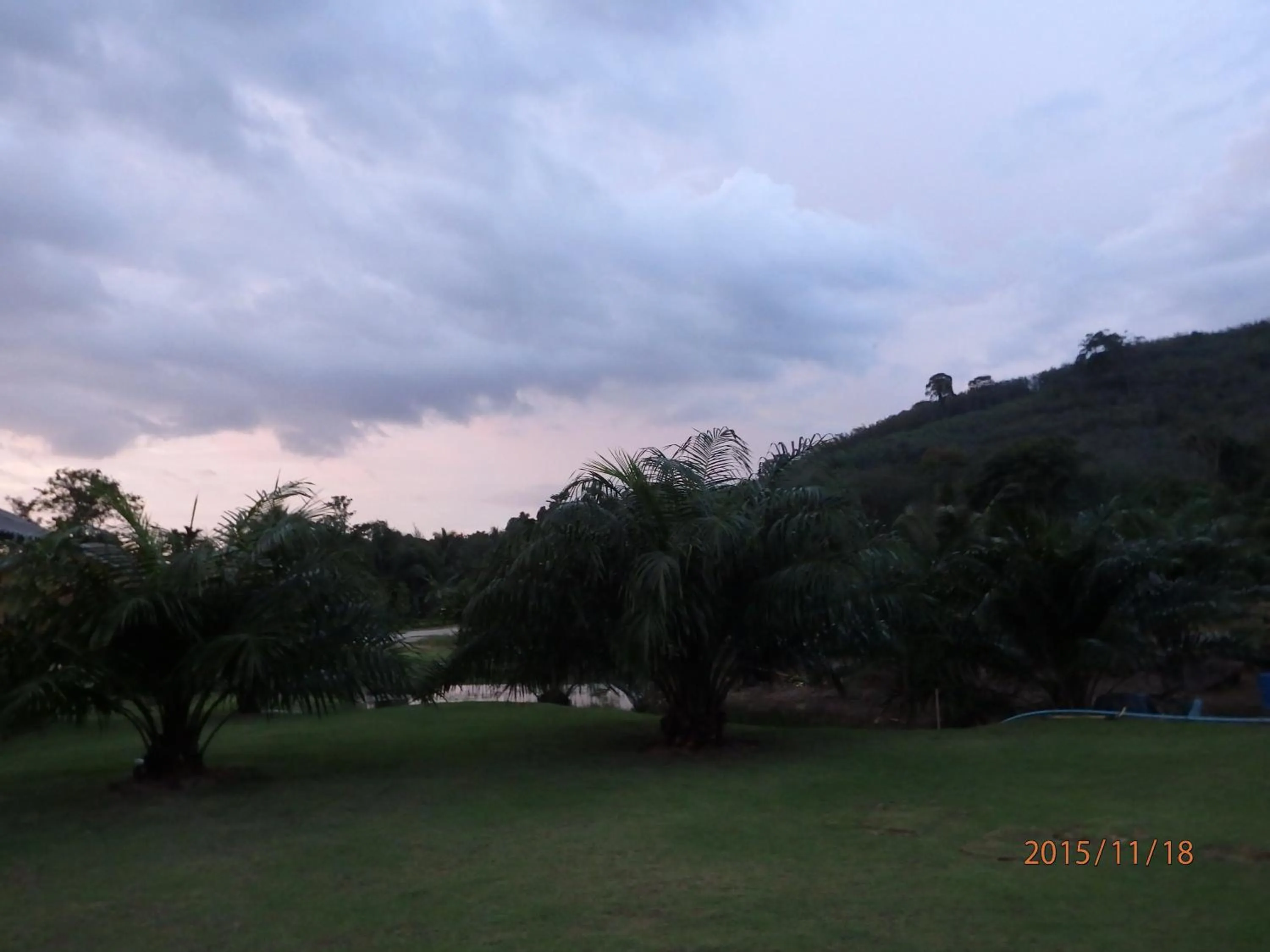 Night in Suksompong Resort