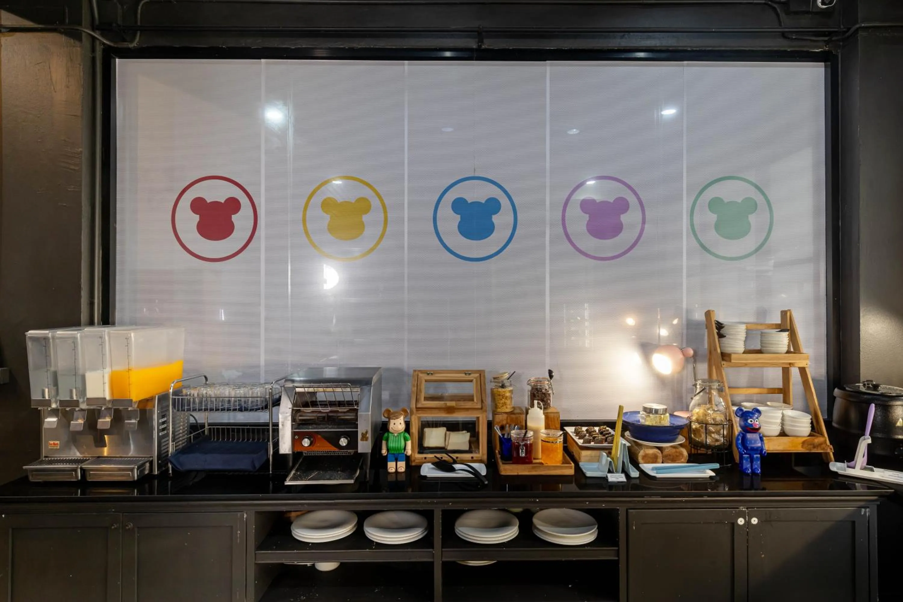 Restaurant/places to eat in The Core Gallery Hotel