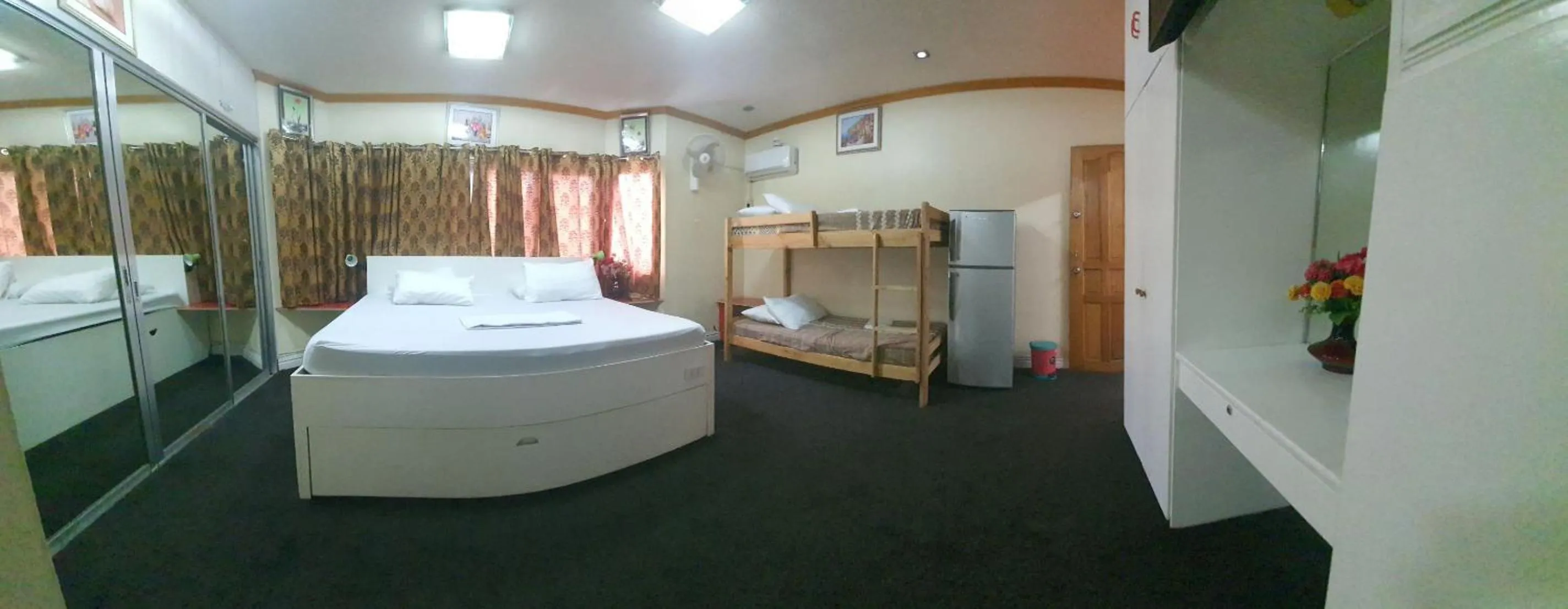 Photo of the whole room, Bed in Cool Martin Family Hotel and Resort