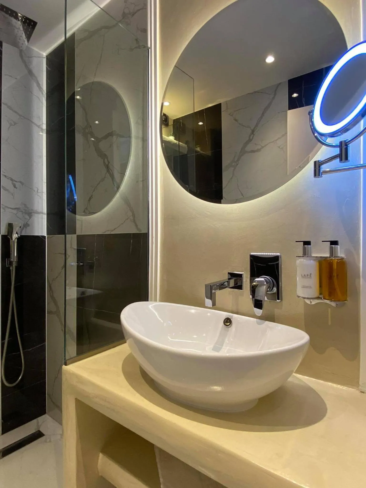 Shower in Hotel Magdalena