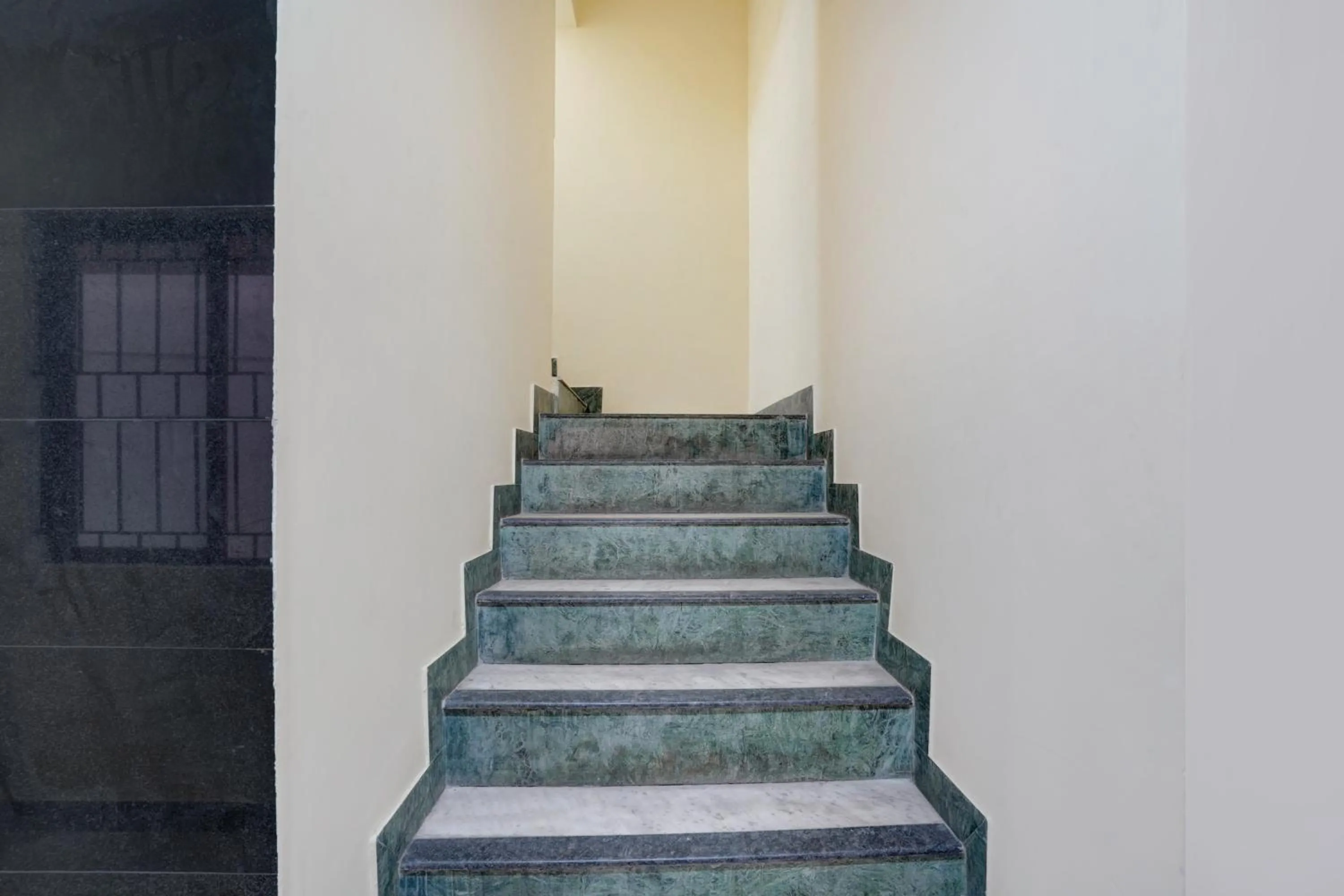 Lobby or reception in Super Townhouse Koramangala