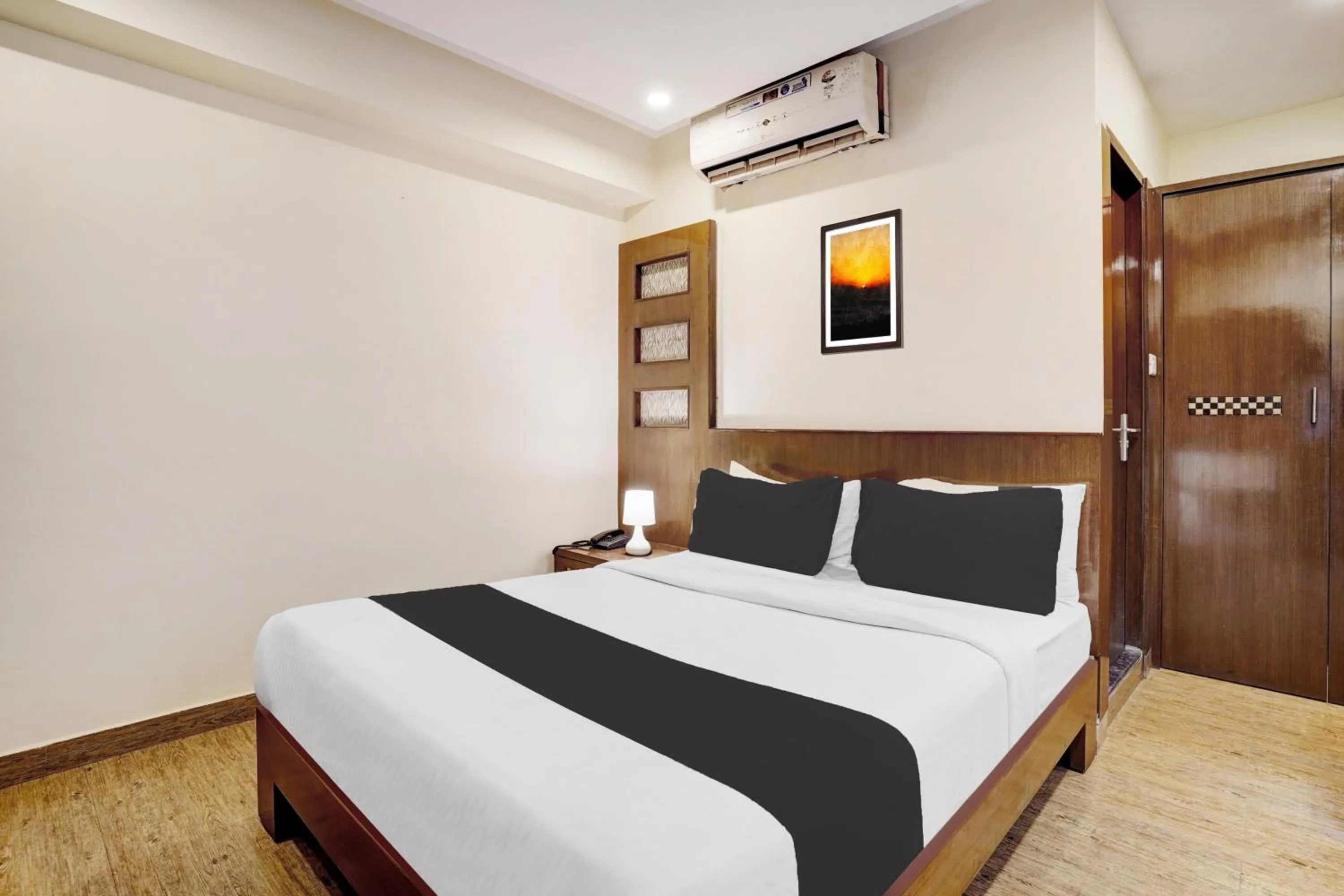 Bedroom, Bed in Super Townhouse Koramangala