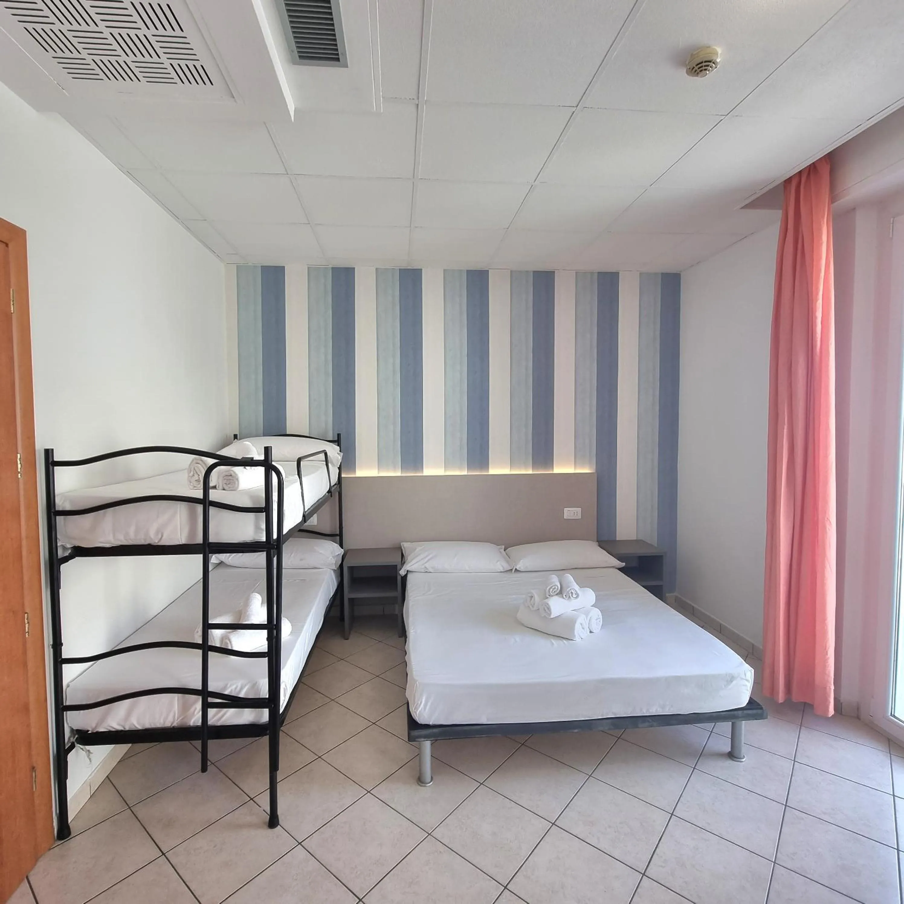 Photo of the whole room, Bed in Residence Mare