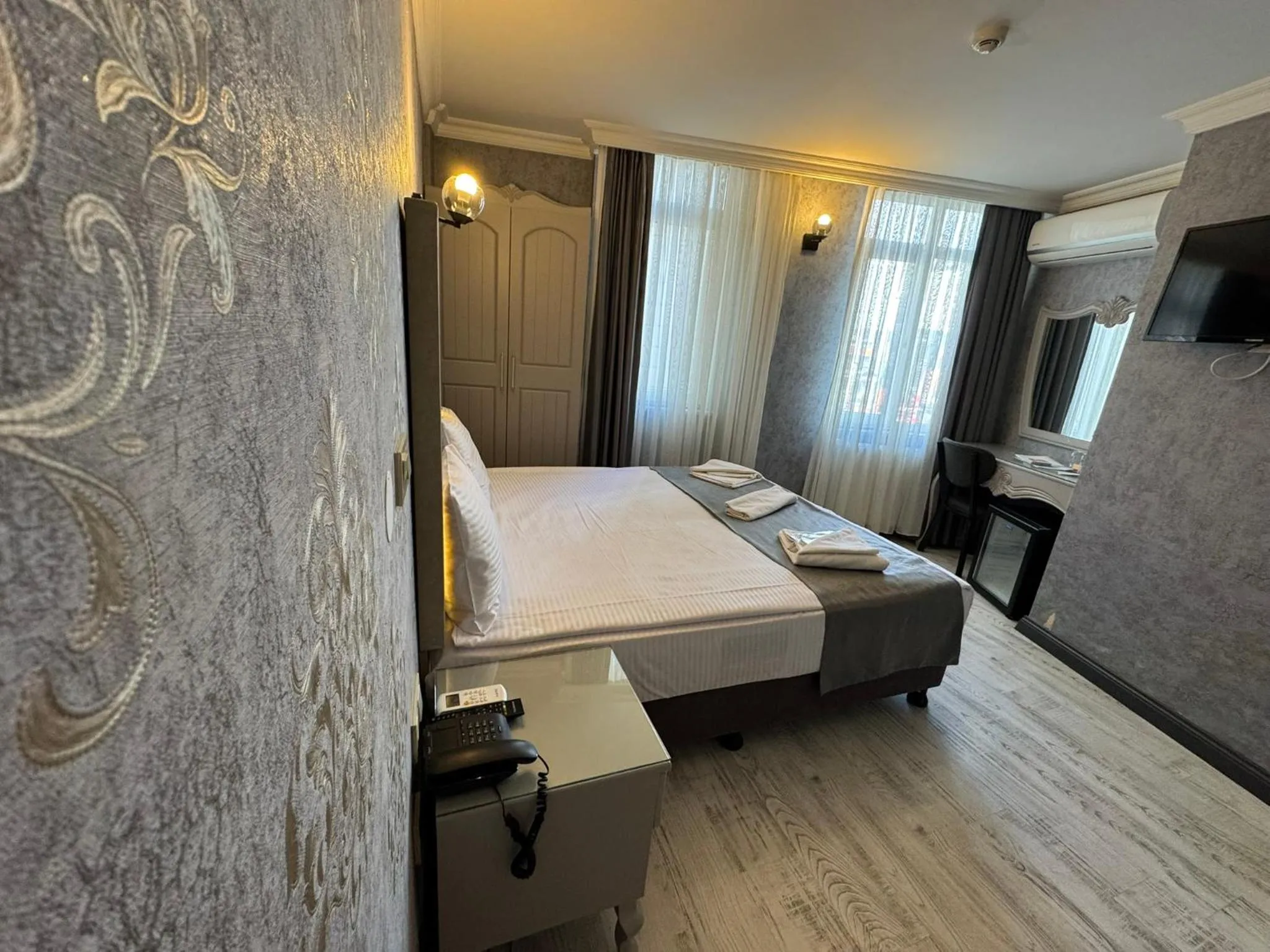 Photo of the whole room, Bed in Old City Viva Hotel