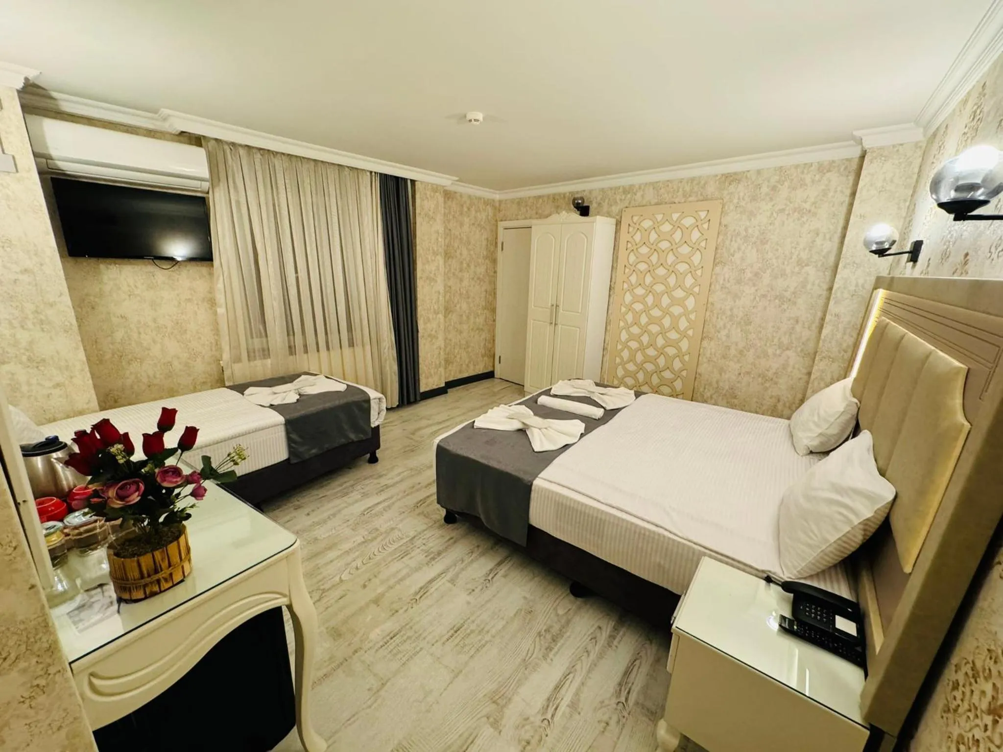 Photo of the whole room, Bed in Old City Viva Hotel