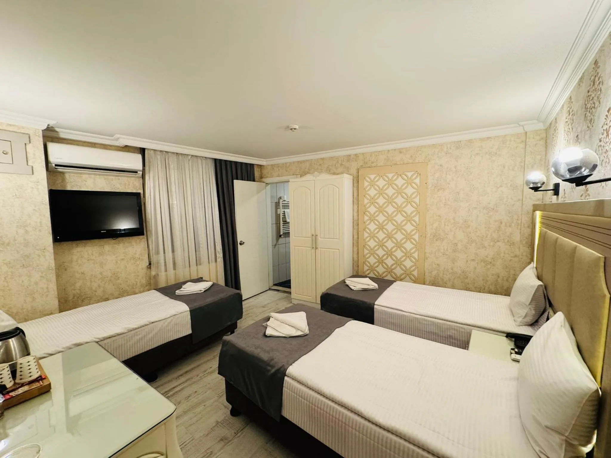 Photo of the whole room, Bed in Old City Viva Hotel