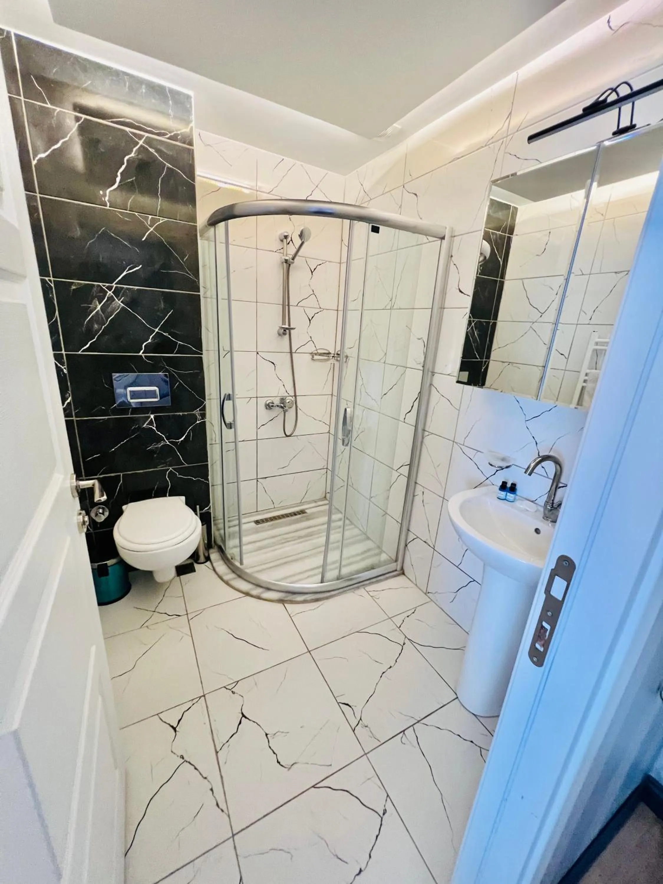 Bathroom in Old City Viva Hotel