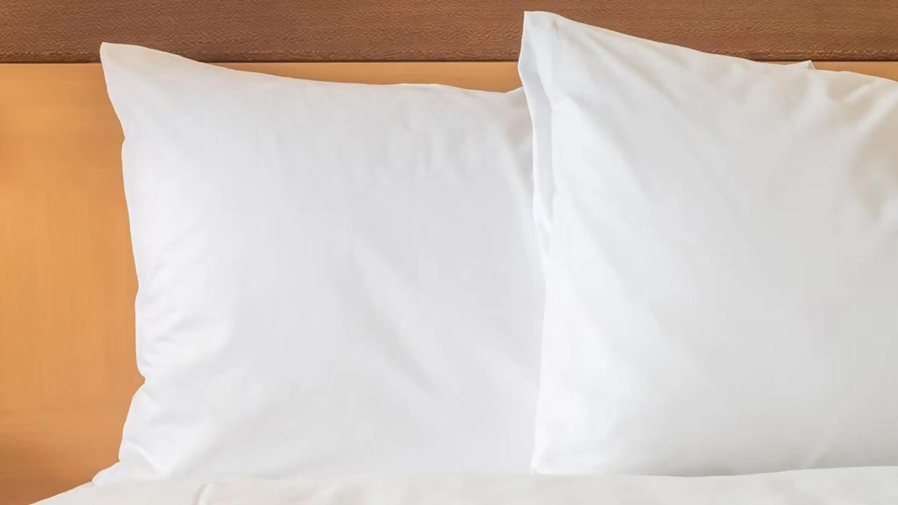 Photo of the whole room, Bed in Crowne Plaza Fuzhou Riverside by IHG