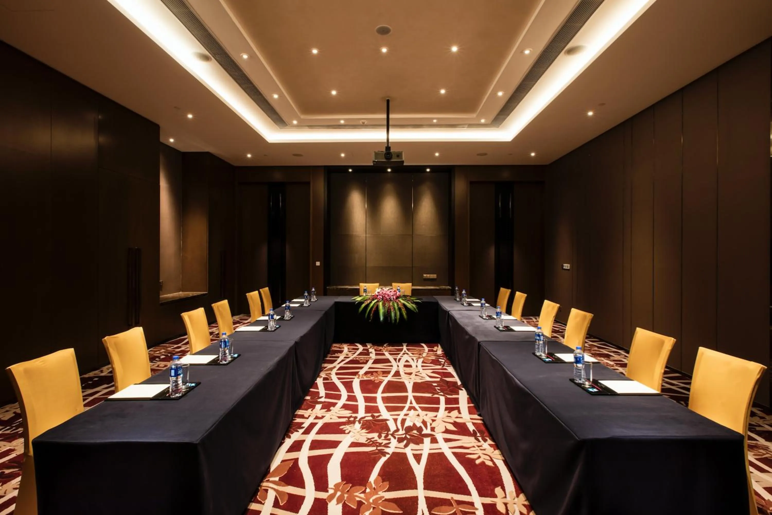 Meeting/conference room in Crowne Plaza Fuzhou Riverside by IHG