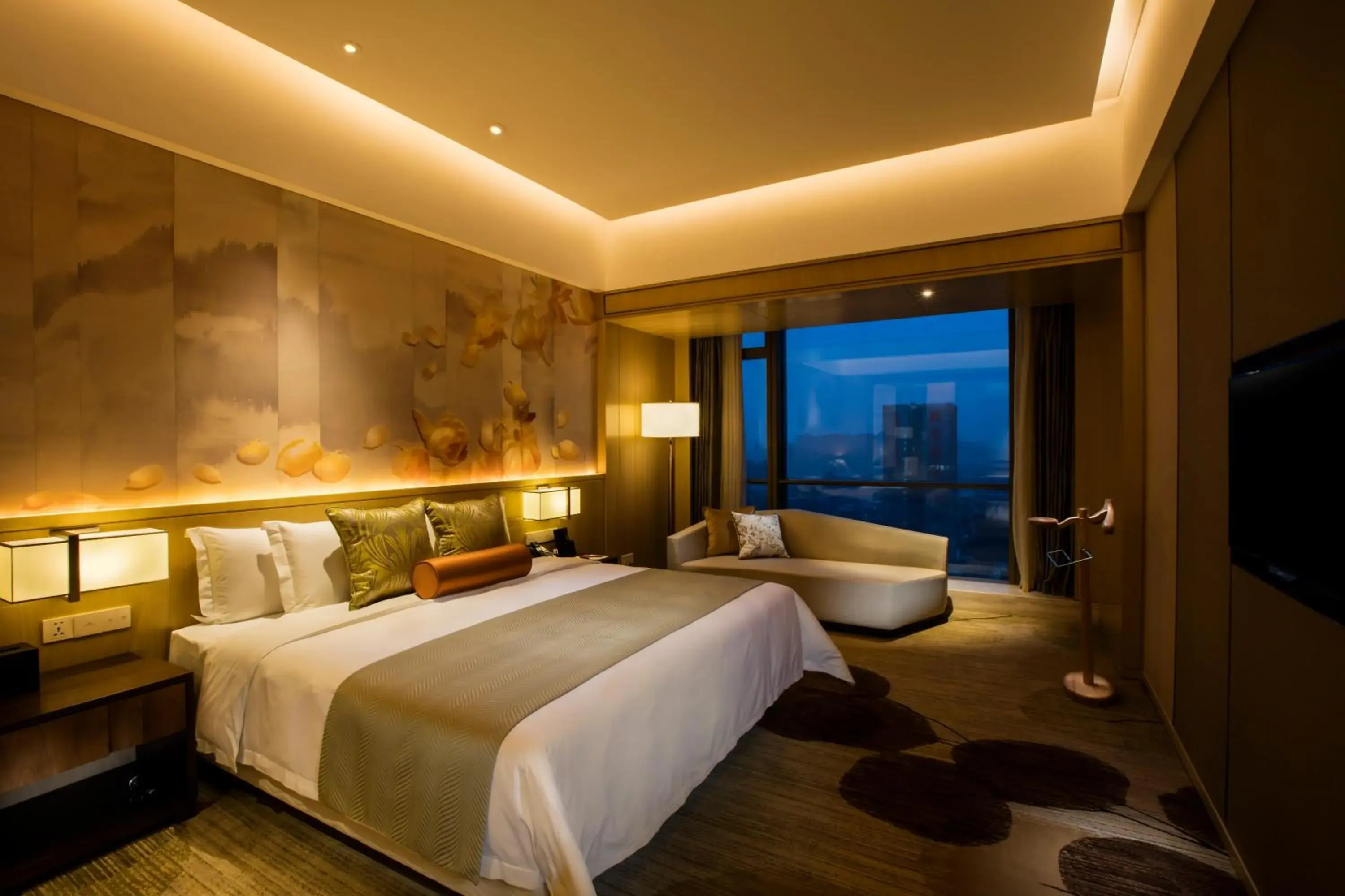 One-Bedroom Suite Lounge Access in Crowne Plaza Fuzhou Riverside by IHG One-Bedroom Suite Lounge Access in Crowne Plaza Fuzhou Riverside by IHG