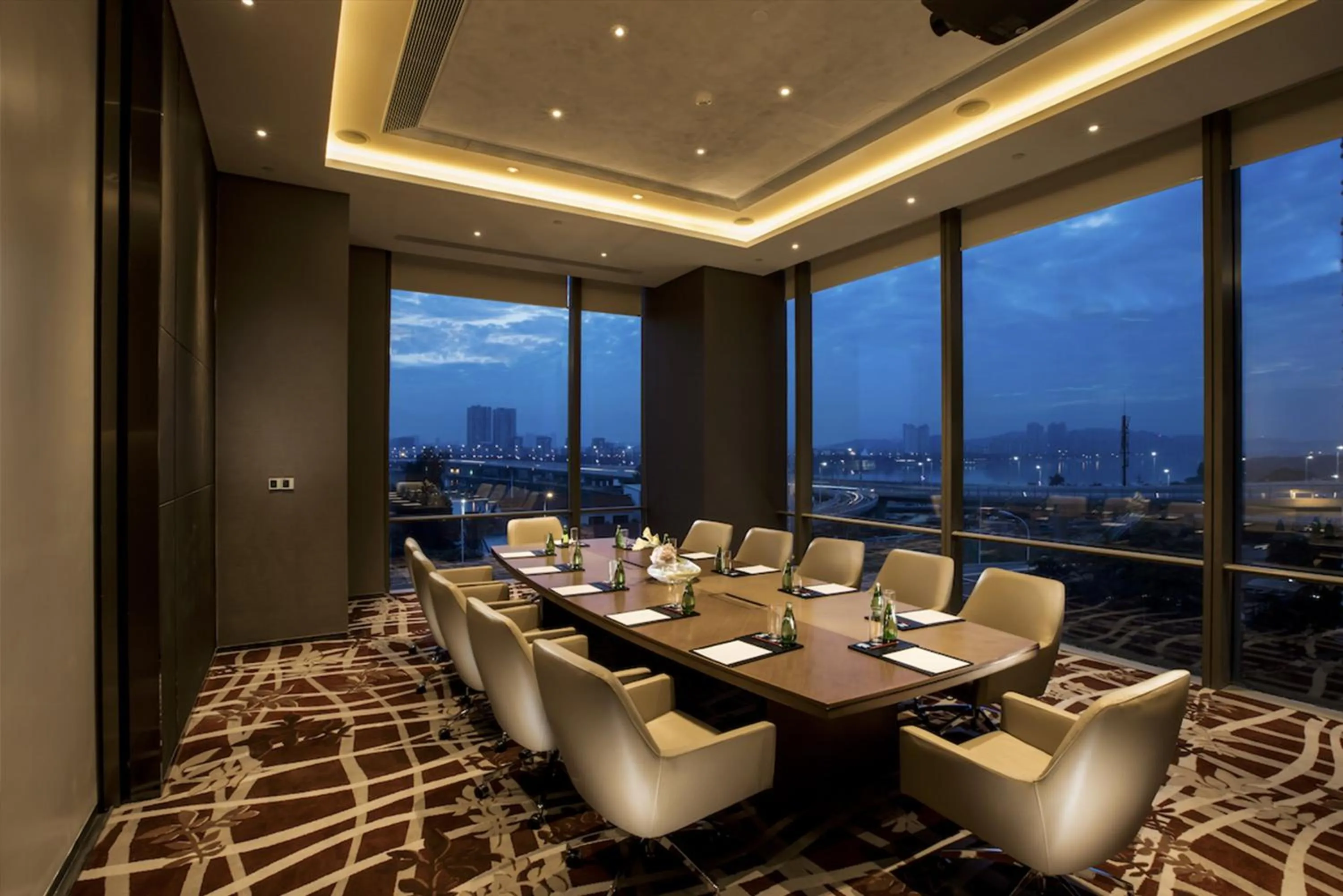 Meeting/conference room in Crowne Plaza Fuzhou Riverside by IHG