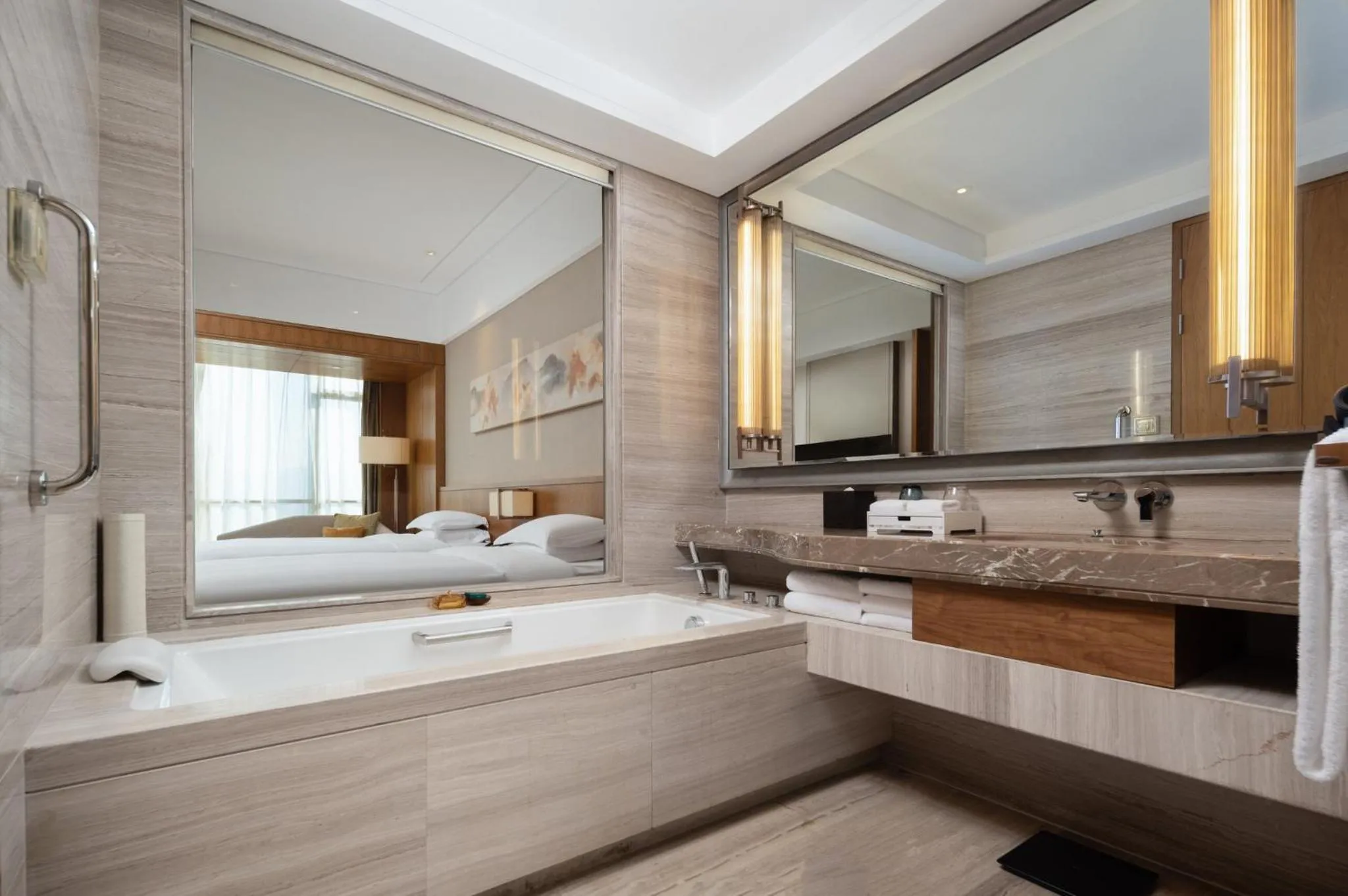 Photo of the whole room, Bed in Crowne Plaza Fuzhou Riverside by IHG