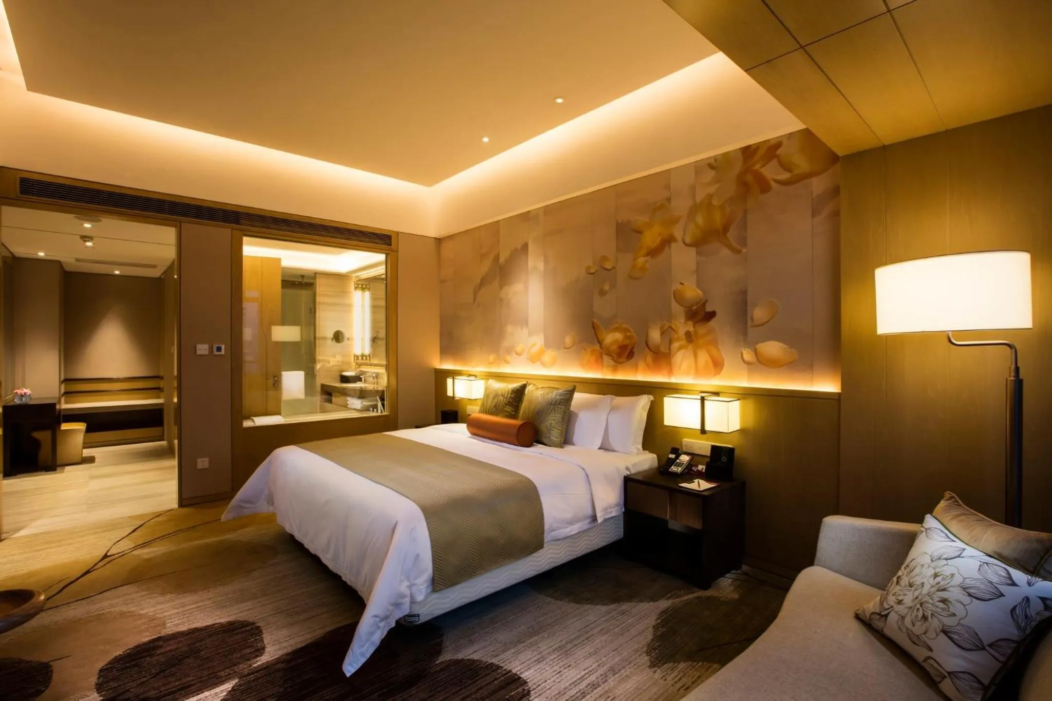 Photo of the whole room, Bed in Crowne Plaza Fuzhou Riverside by IHG