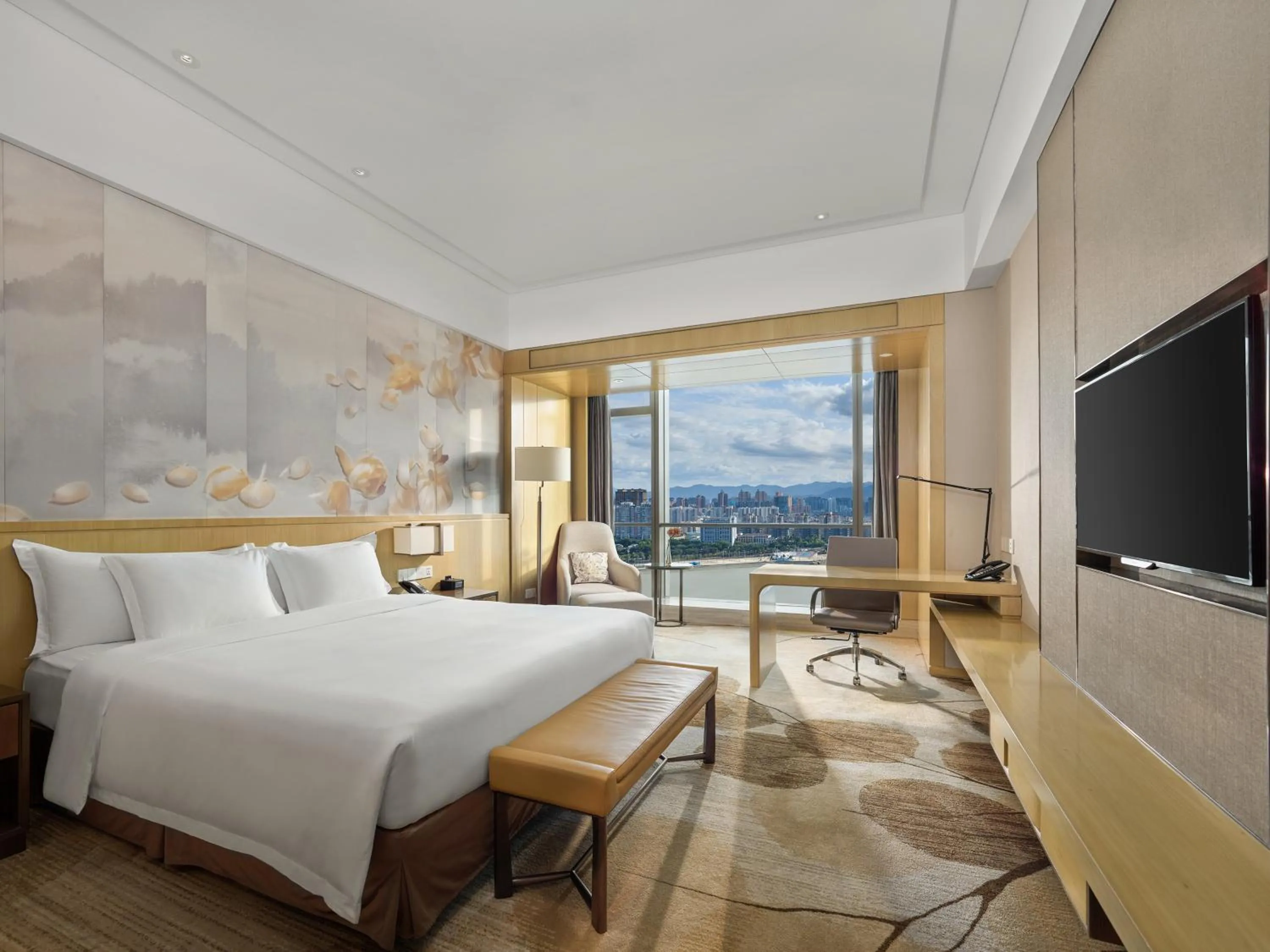 Bedroom, Bed in Crowne Plaza Fuzhou Riverside by IHG