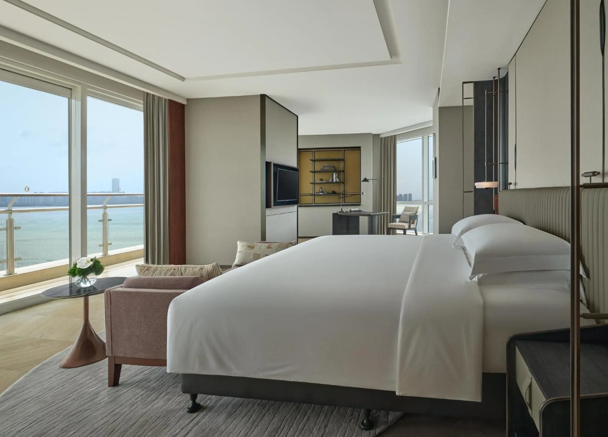 Photo of the whole room, Bed in InterContinental Haikou Seaview by IHG