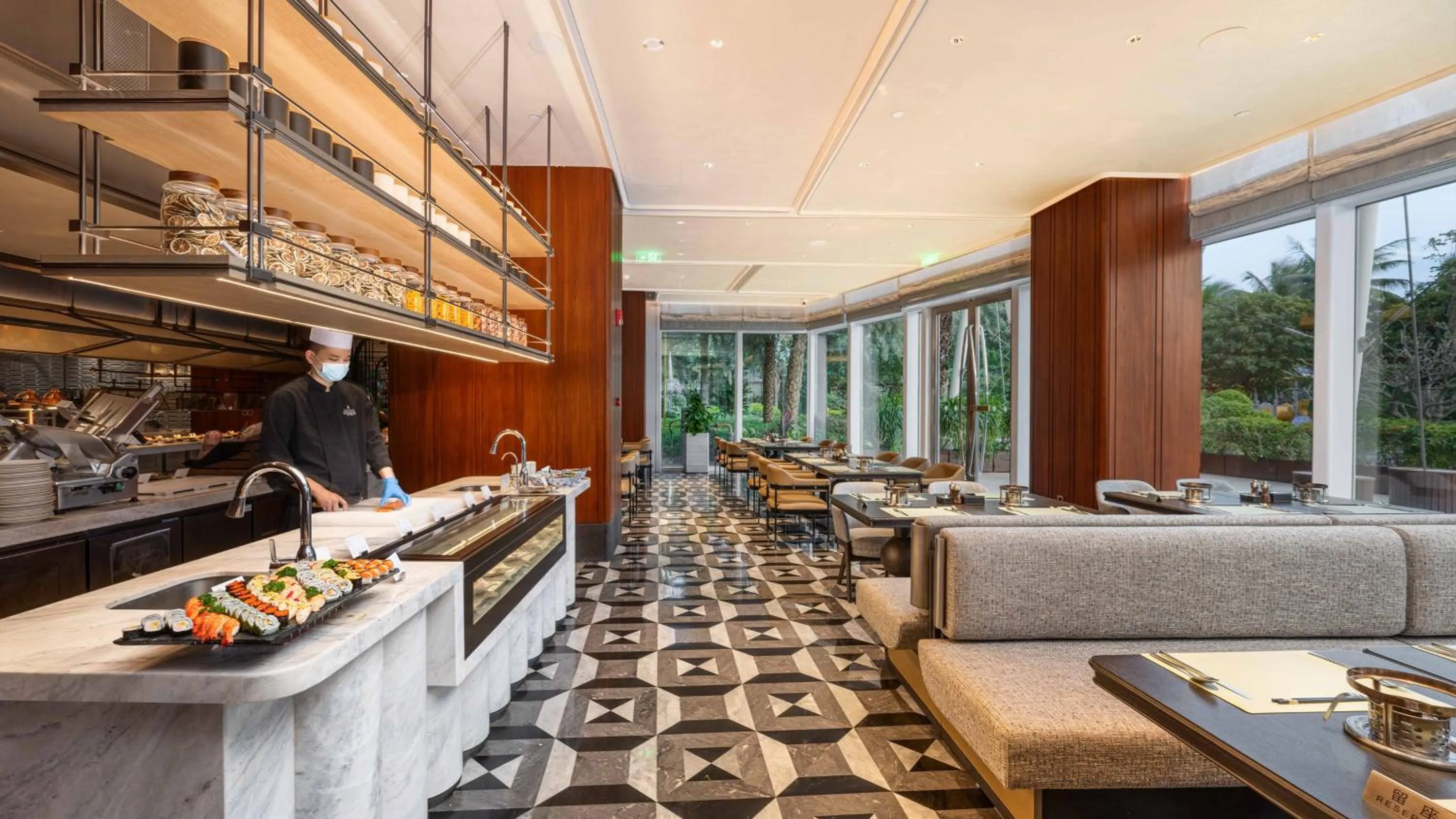 Restaurant/places to eat in InterContinental Haikou Seaview by IHG