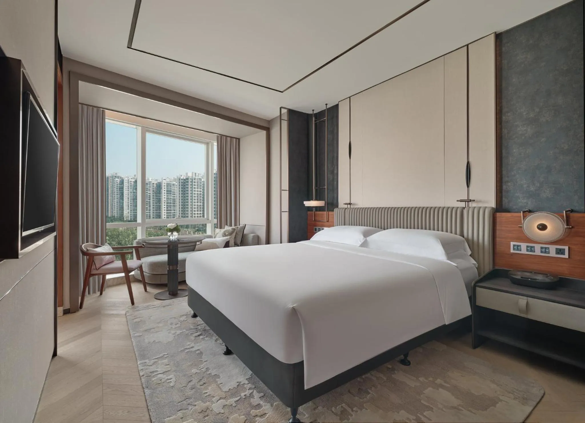 Photo of the whole room, Bed in InterContinental Haikou Seaview by IHG