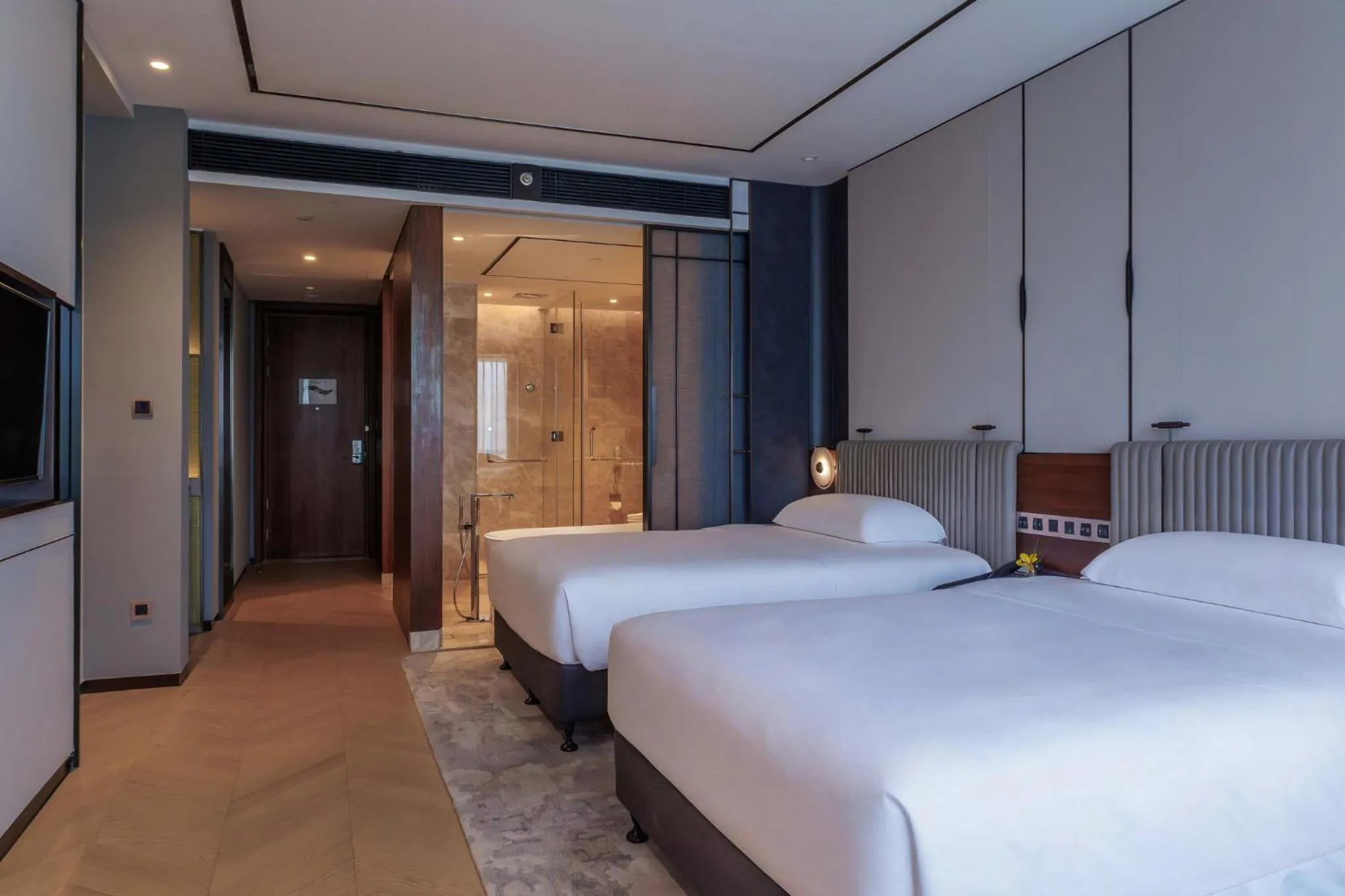 Photo of the whole room, Bed in InterContinental Haikou Seaview by IHG