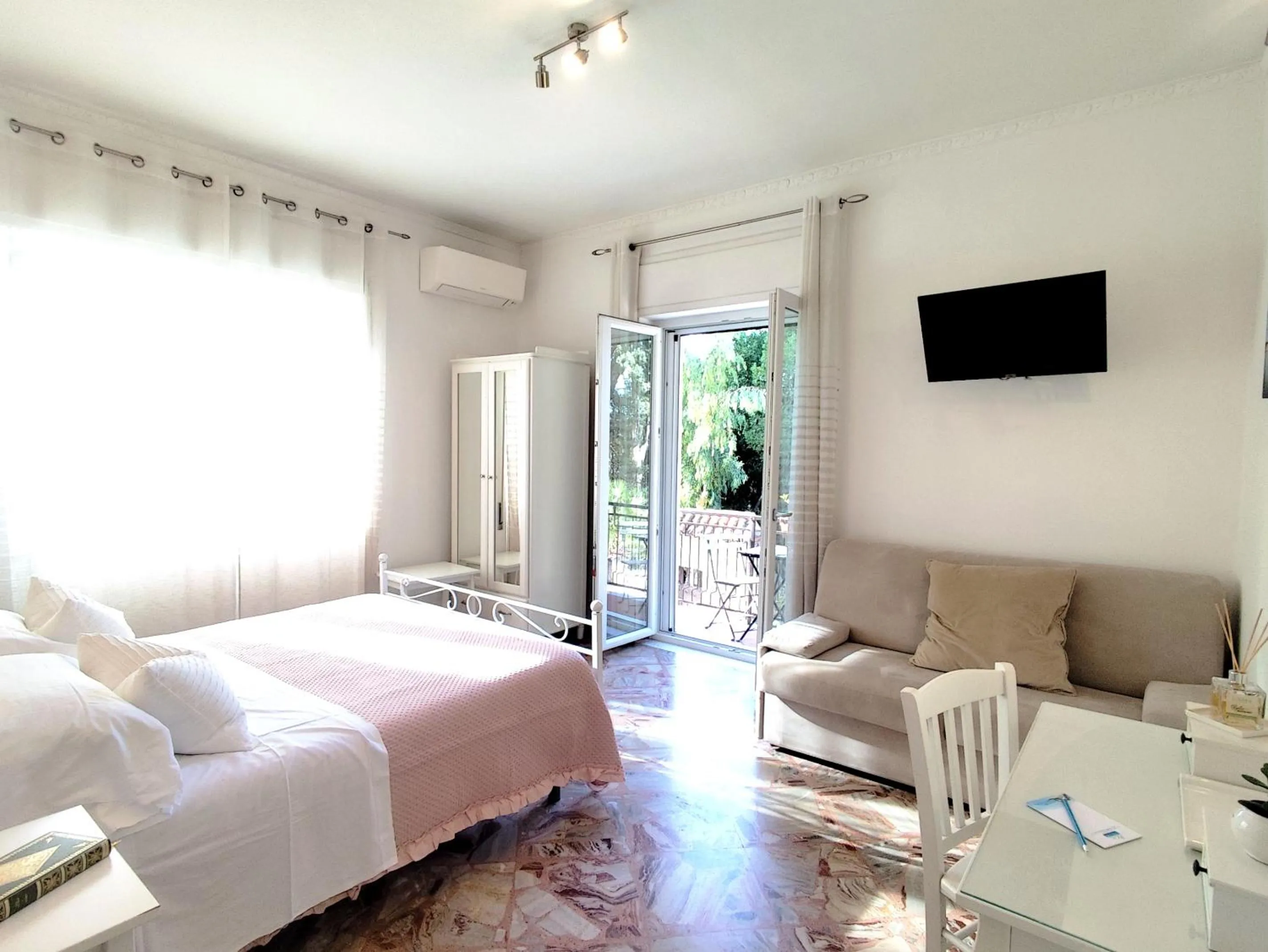 Bed in B&B Posidonia