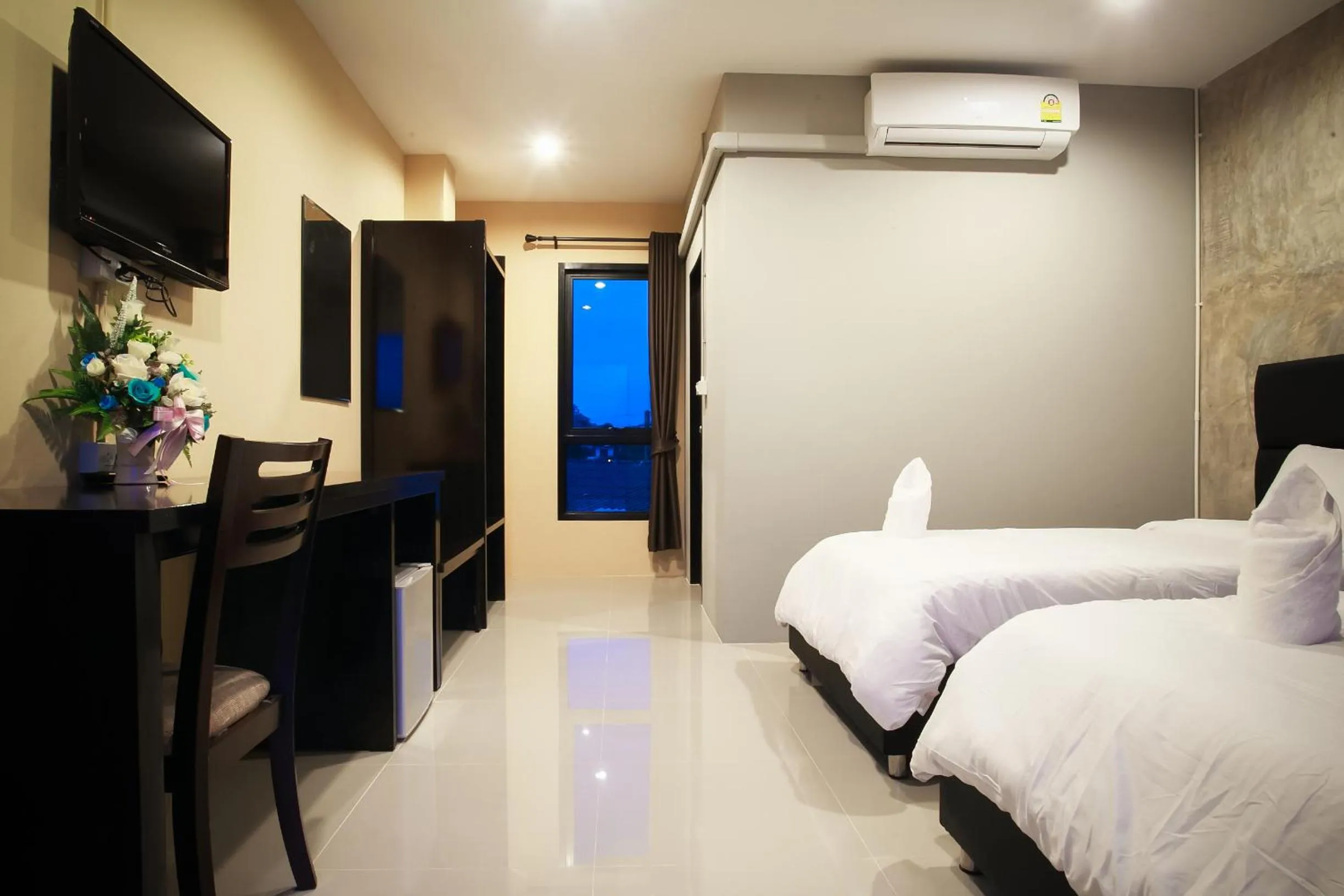 Photo of the whole room, Bed in B-Cozy Hotel