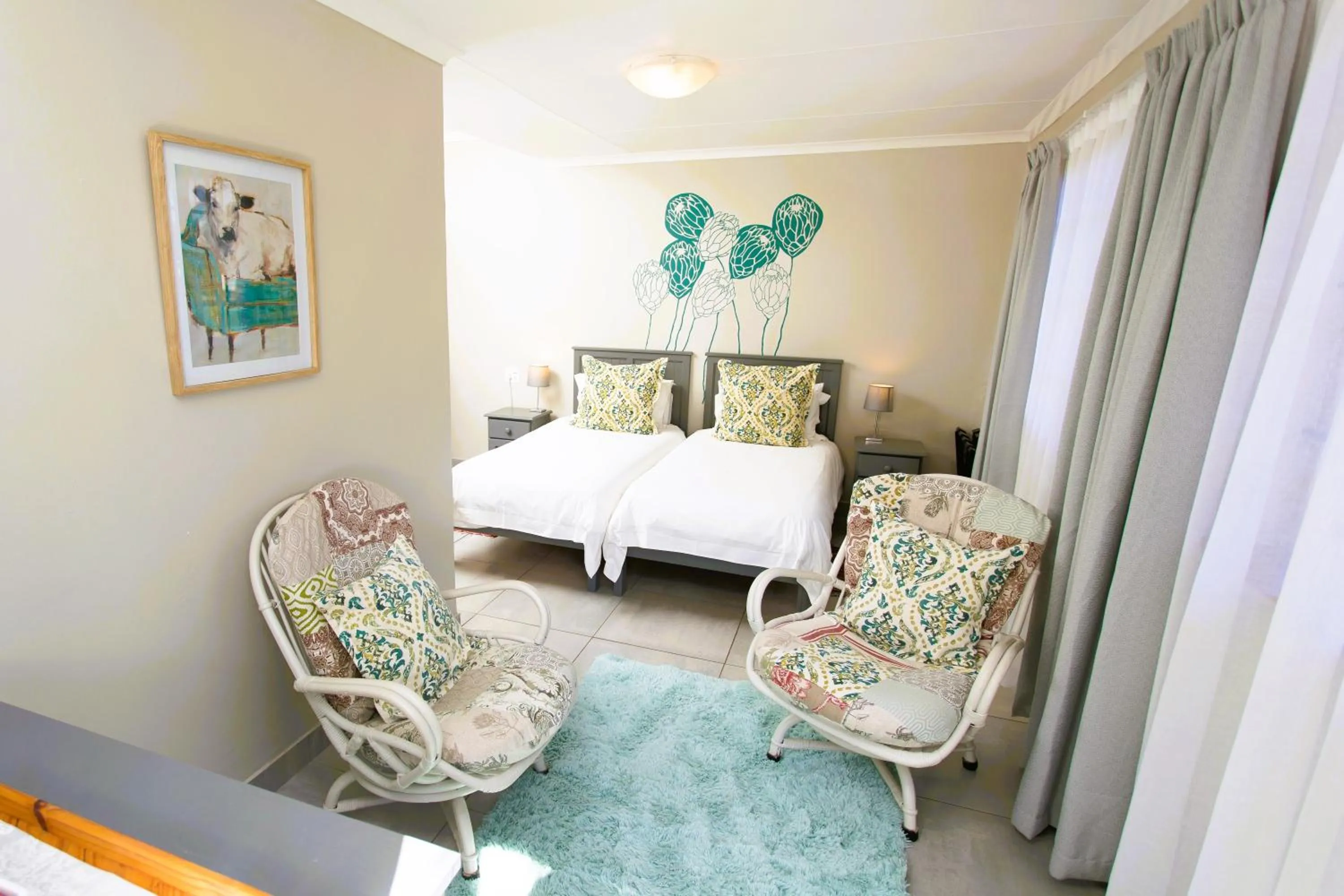 Seating area, Bed in Bella Manga Country Escape