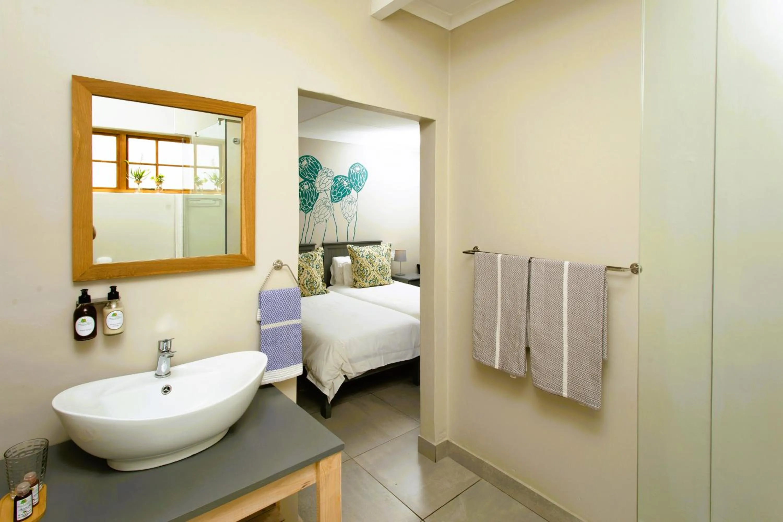 Bathroom, Bed in Bella Manga Country Escape