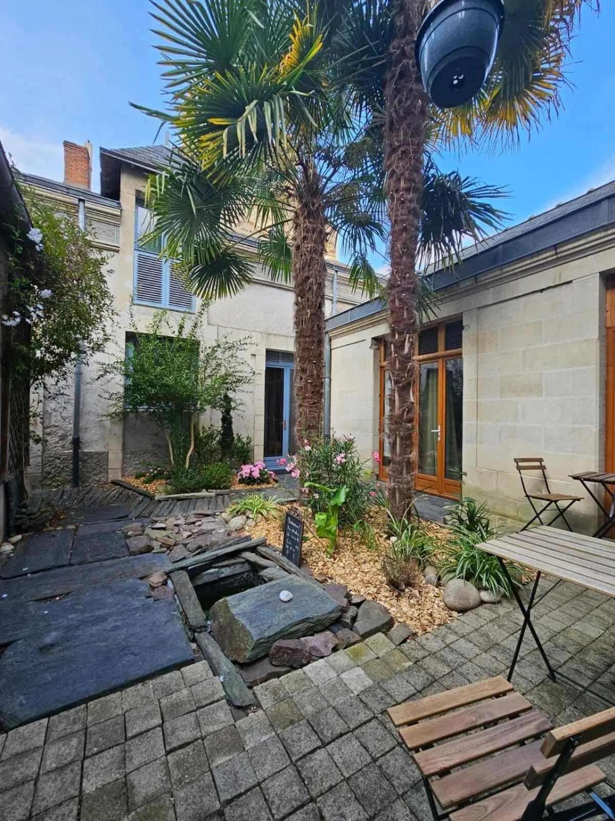 Property building in Les Pénates de Loire