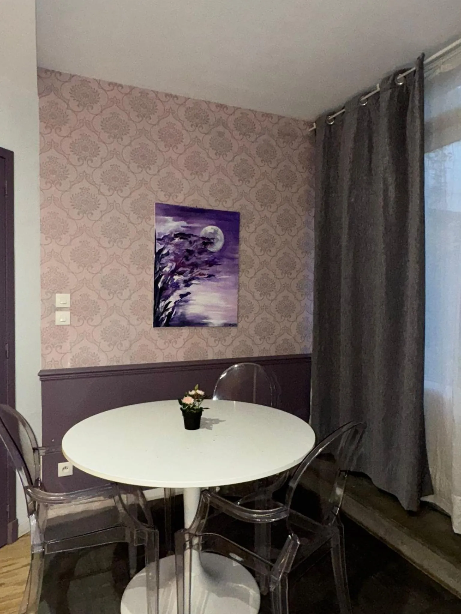 Dining area in Les Pénates de Loire