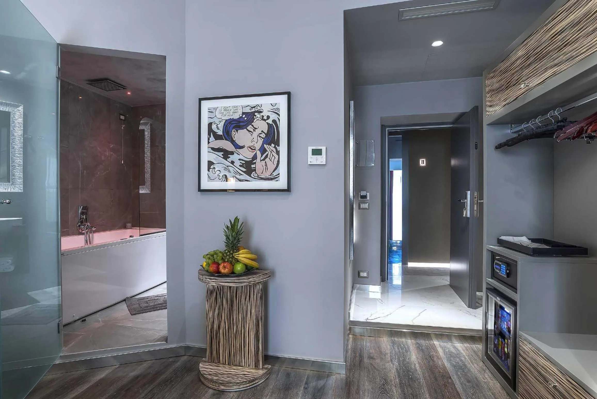 Decorative detail in Colonna Suite Del Corso