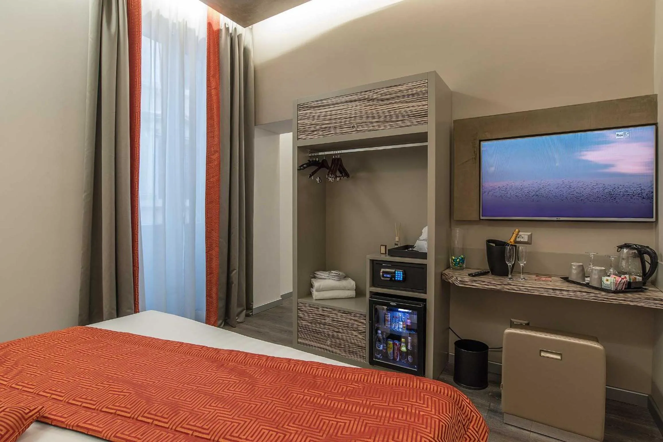 Photo of the whole room, Bed in Colonna Suite Del Corso