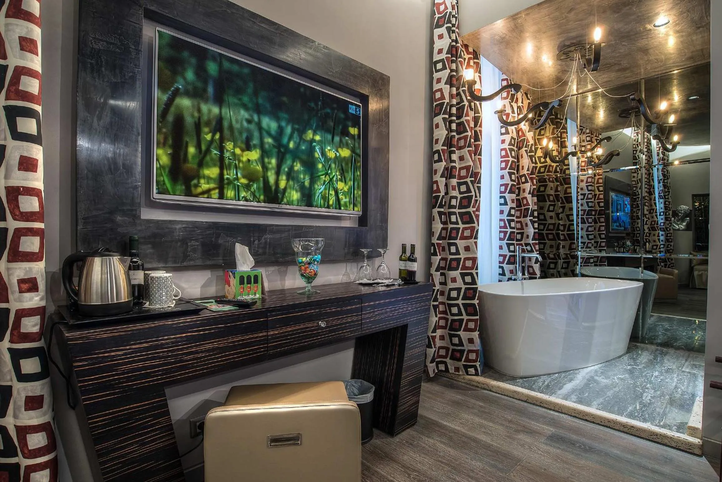 Photo of the whole room in Colonna Suite Del Corso