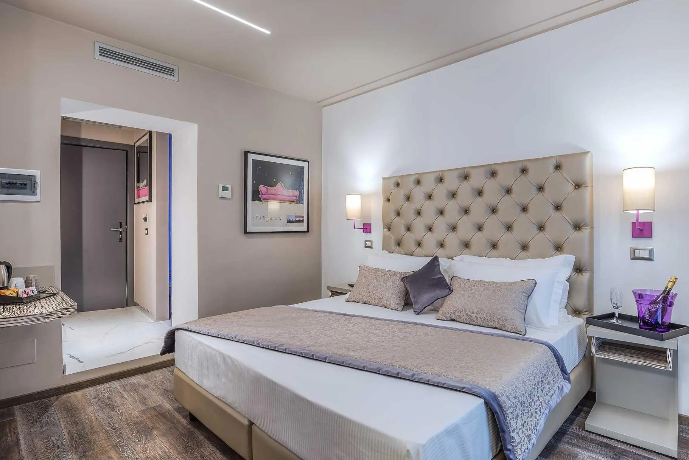 Photo of the whole room, Bed in Colonna Suite Del Corso