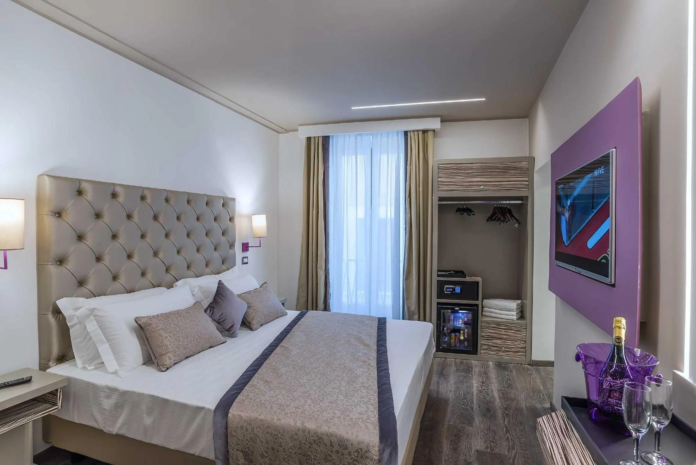 Photo of the whole room, Bed in Colonna Suite Del Corso