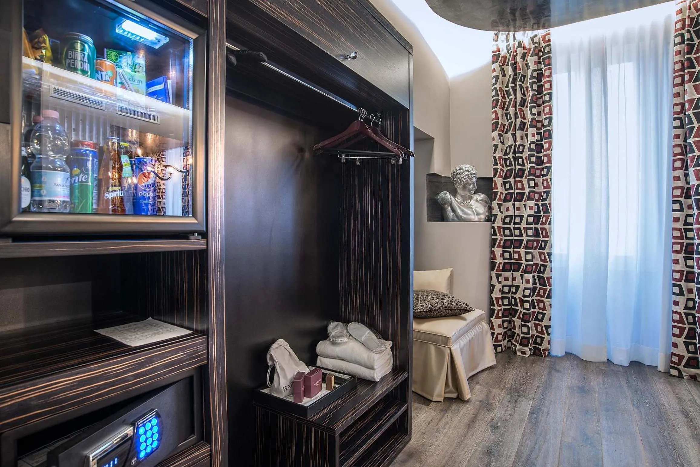 Photo of the whole room in Colonna Suite Del Corso