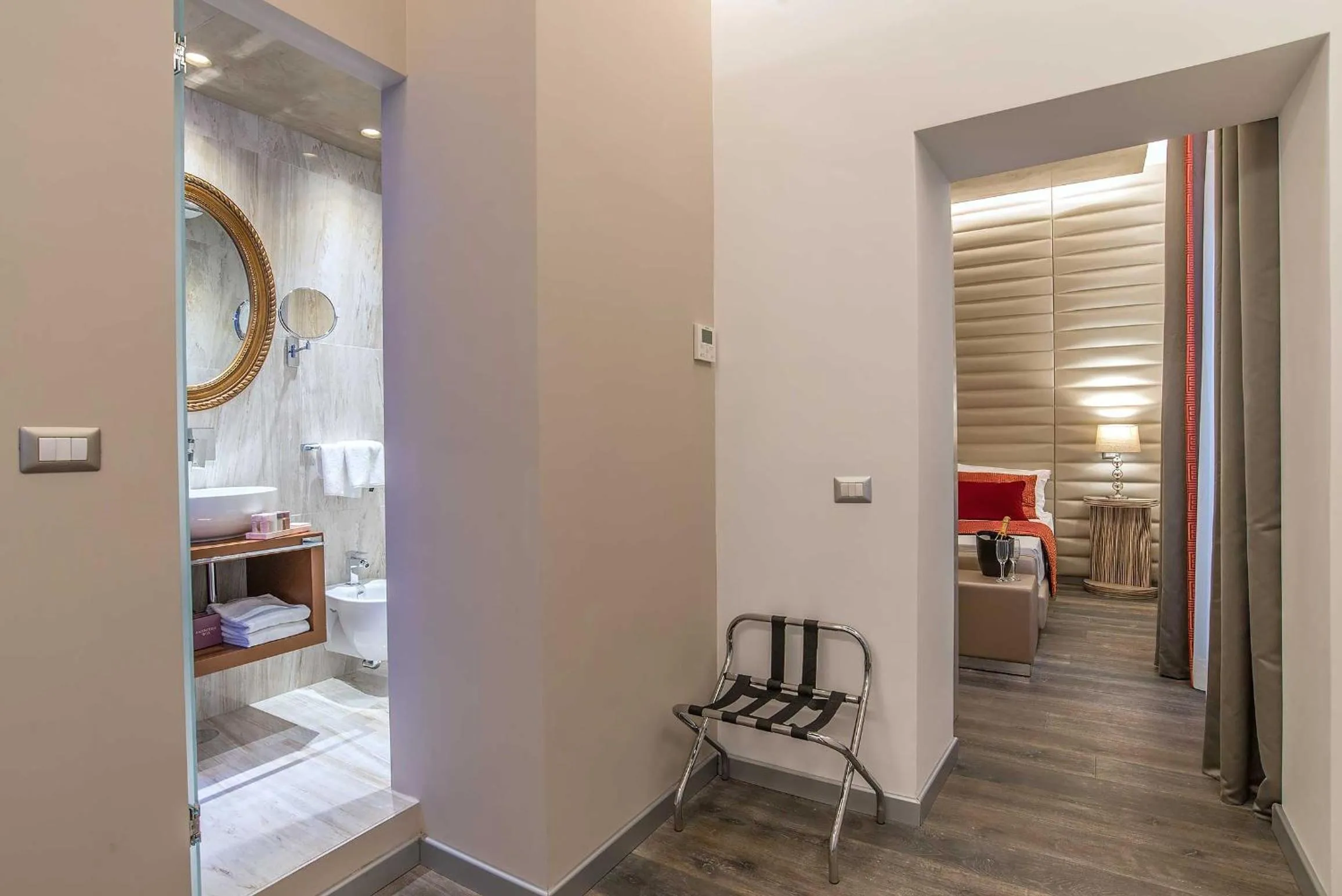 Photo of the whole room in Colonna Suite Del Corso