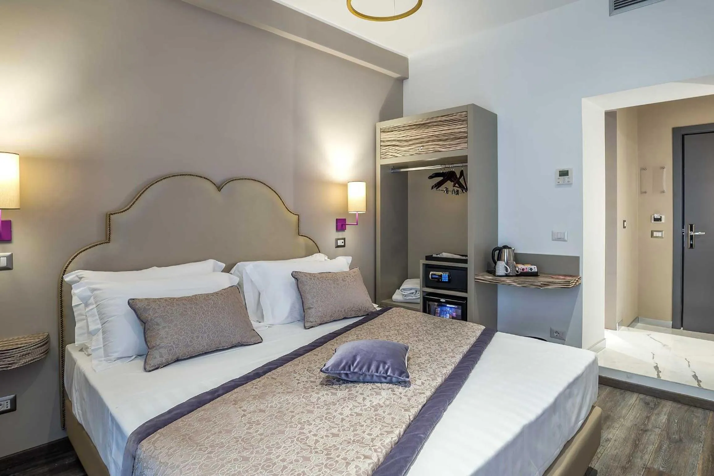 Photo of the whole room, Bed in Colonna Suite Del Corso