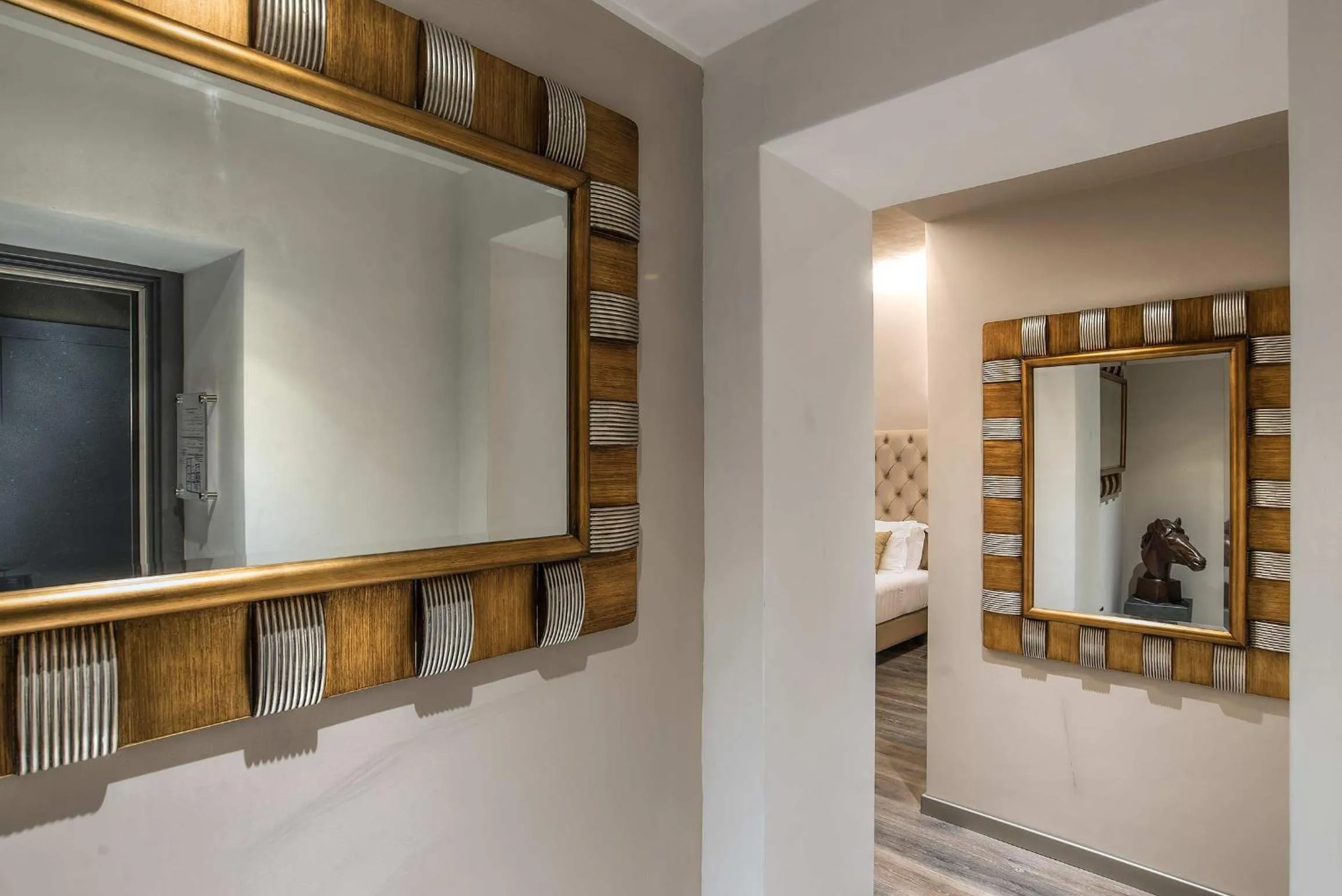 Decorative detail in Colonna Suite Del Corso