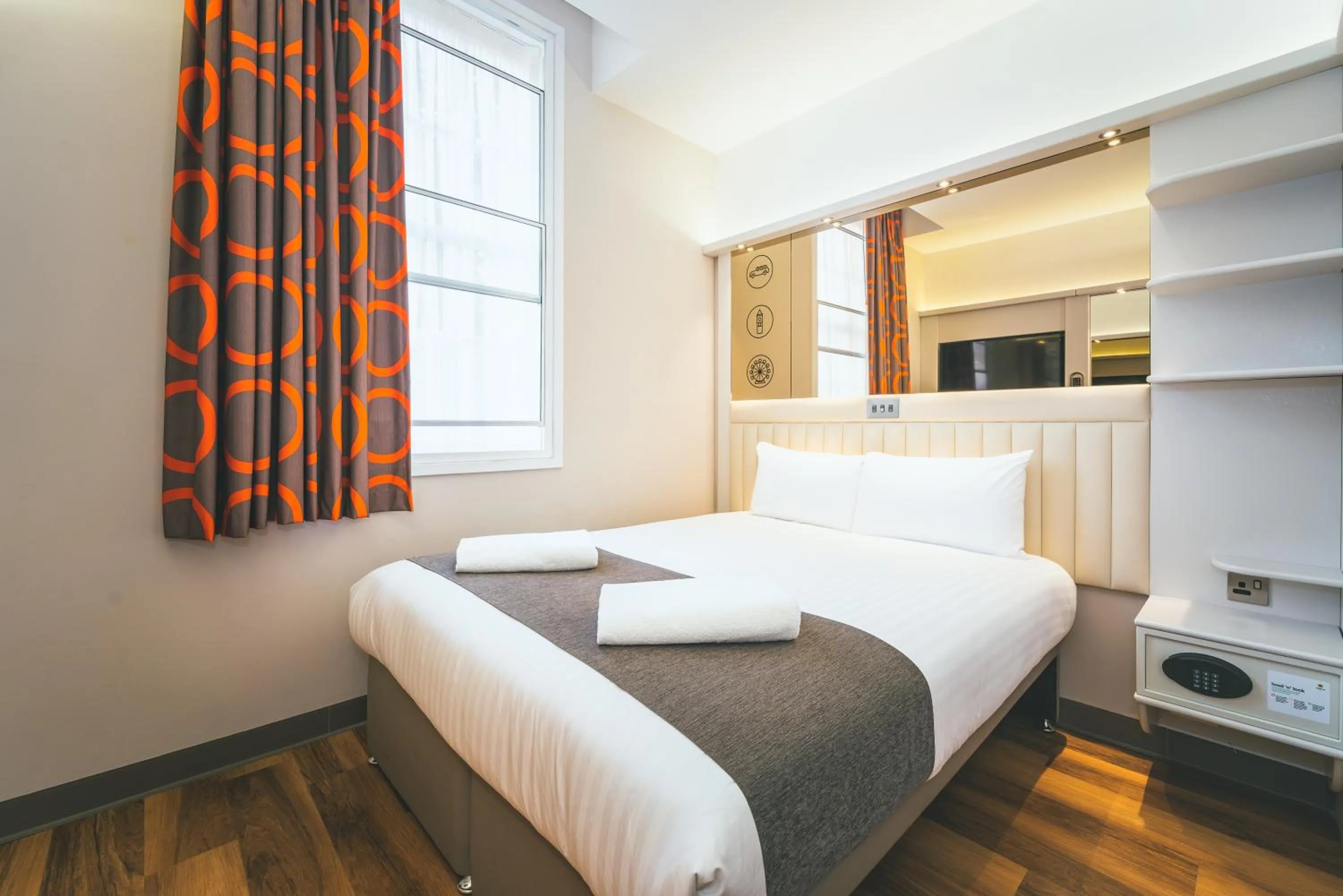 Photo of the whole room, Bed in Point A Hotel London Canary Wharf