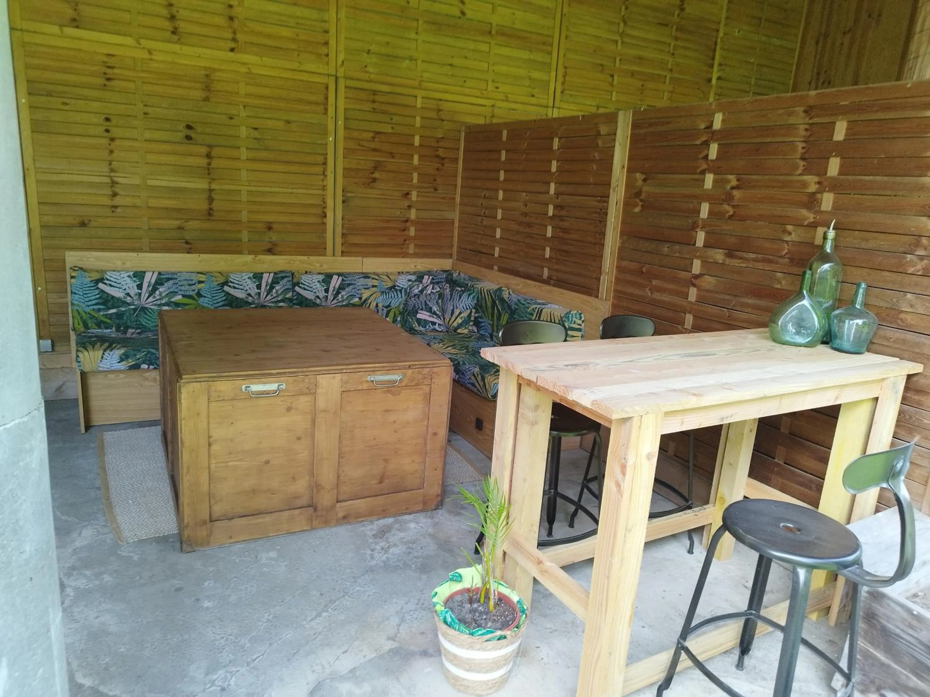 Lounge or bar in Montplaisir